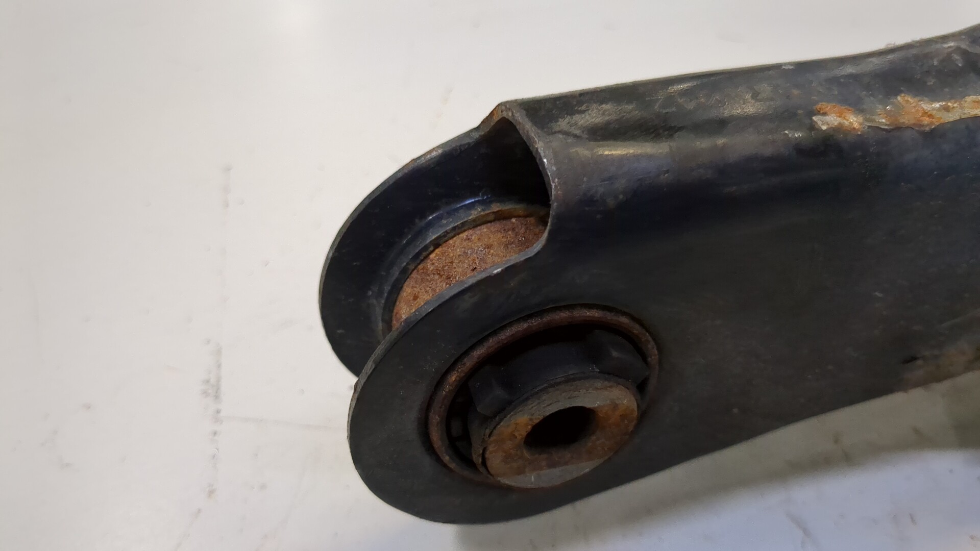 Рычаг задний левый