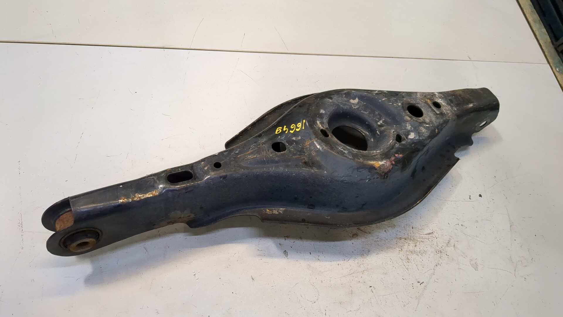 Рычаг задний левый