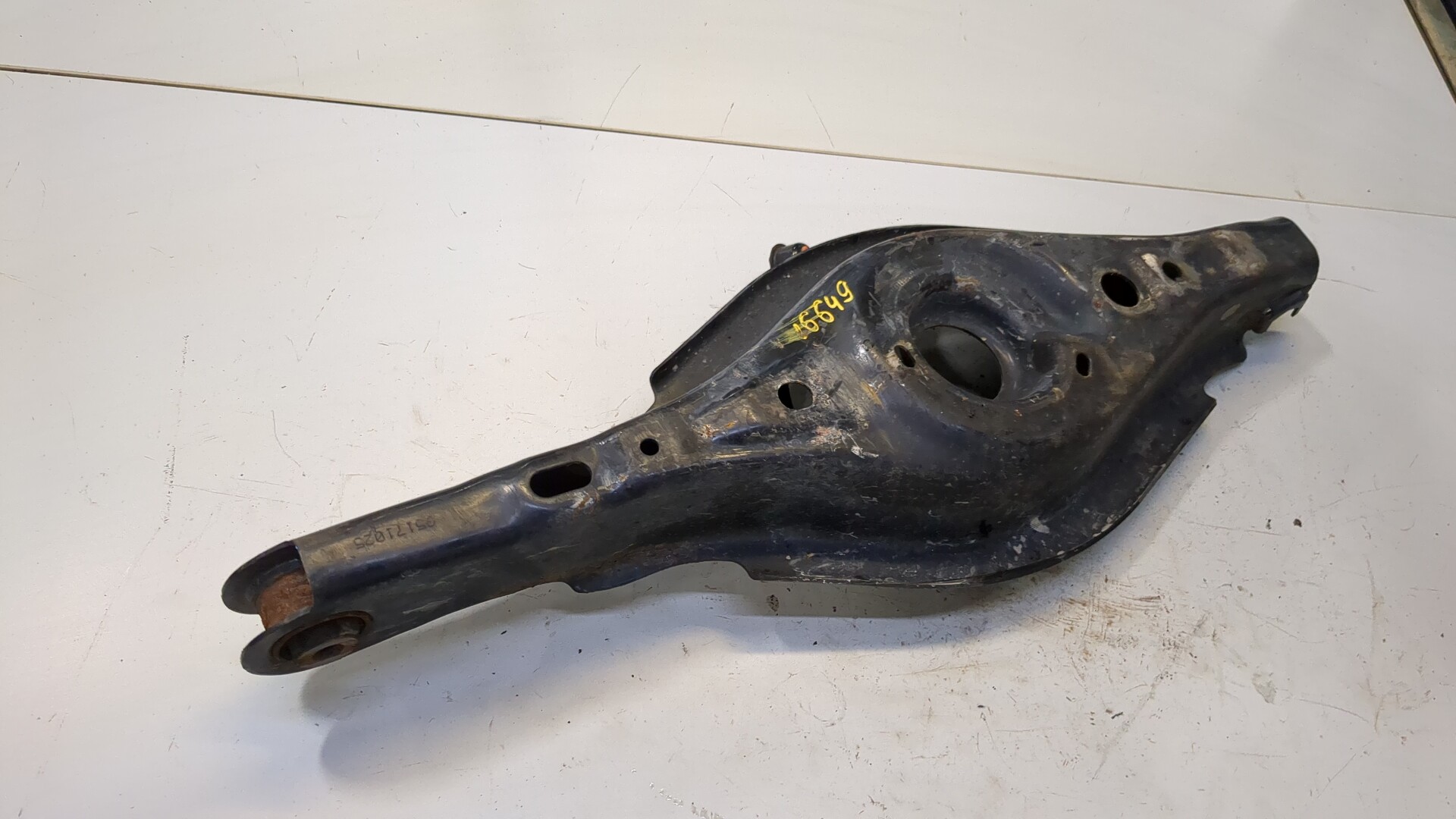 Рычаг задний правый