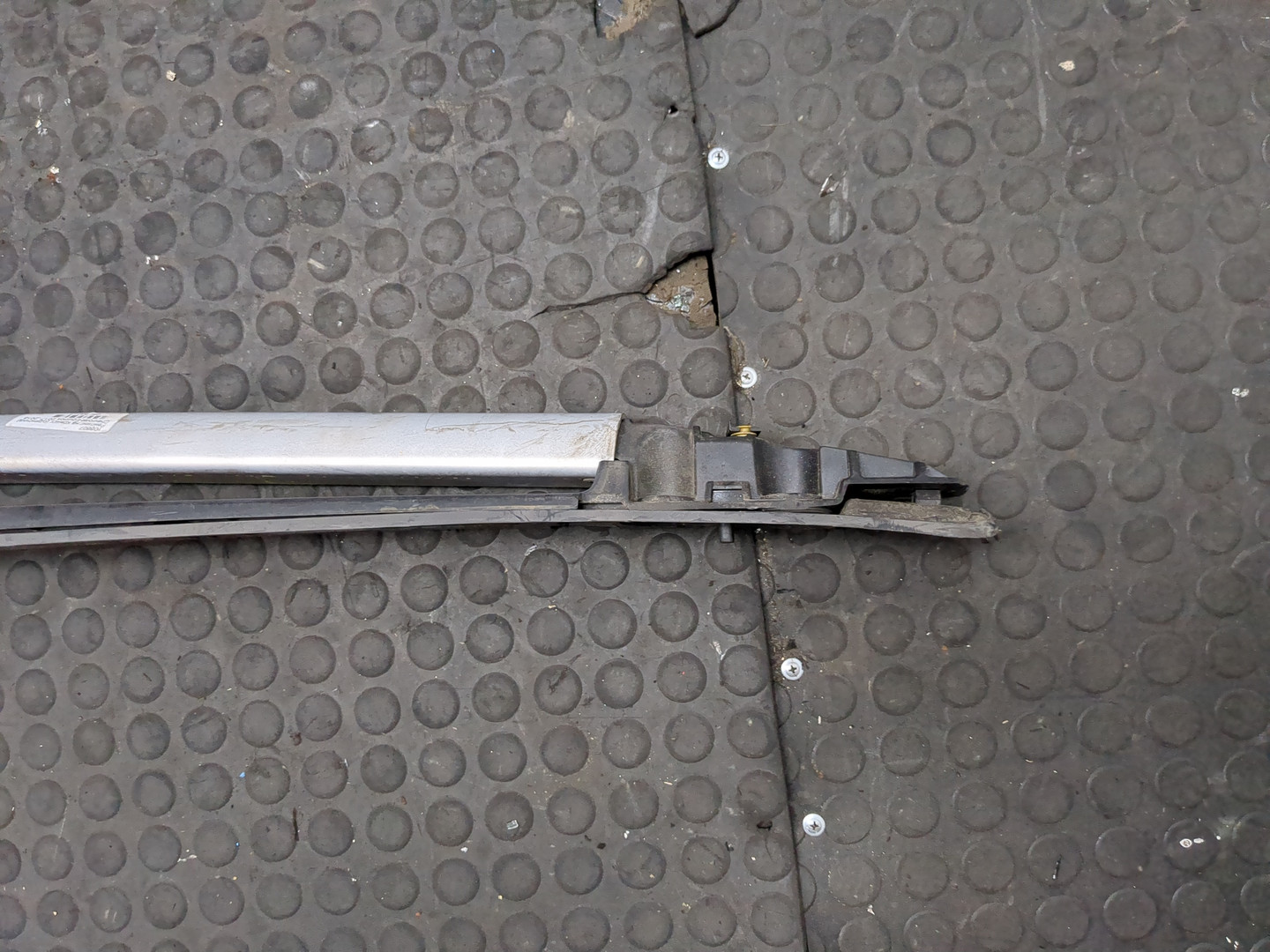 Рейлинг (релинг) правый (планка на крышу)