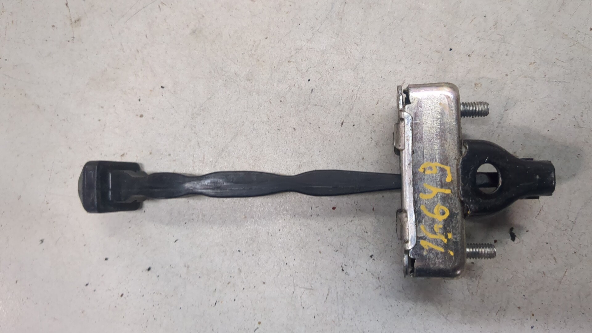 Ограничитель двери