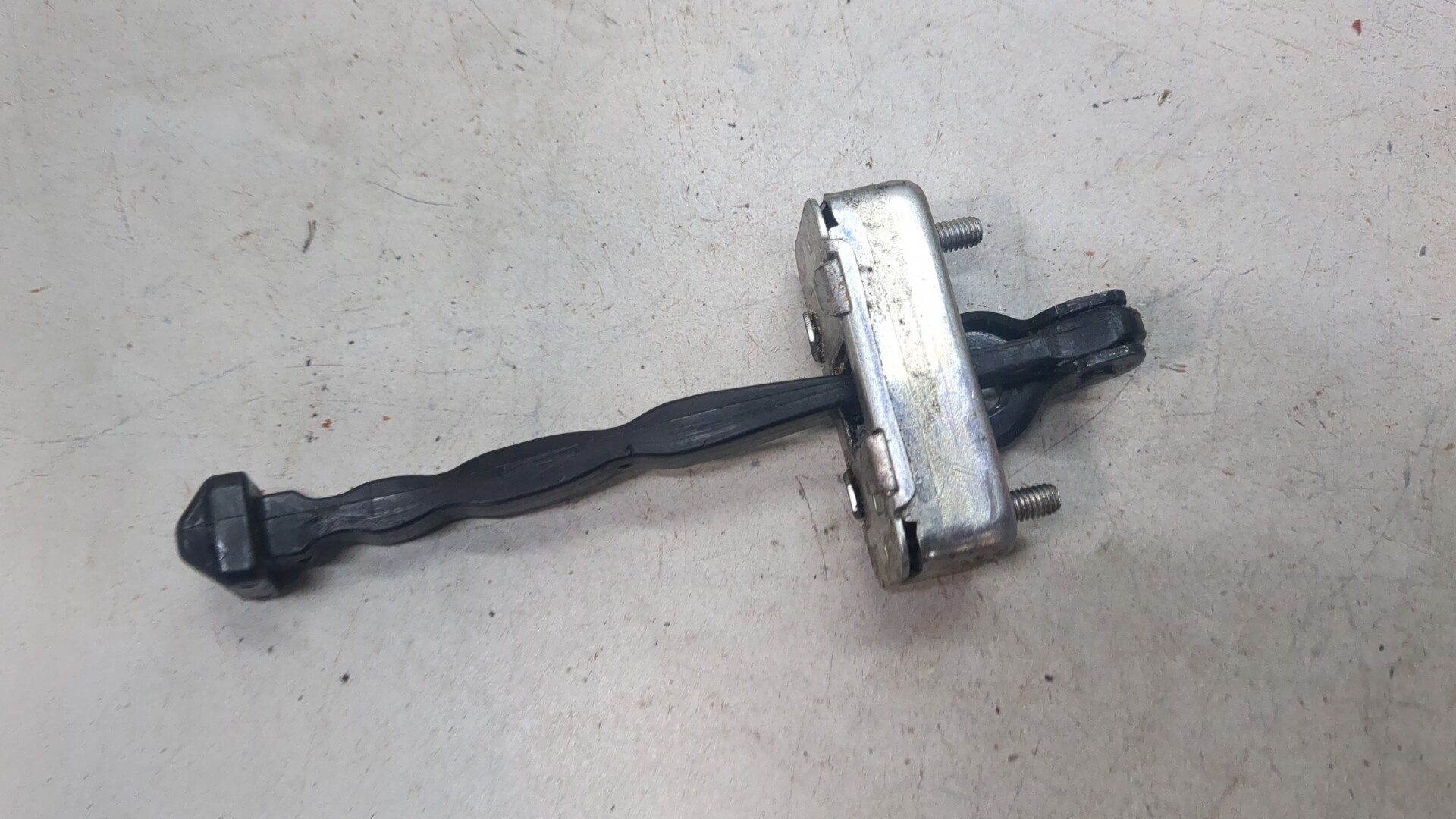 Ограничитель двери