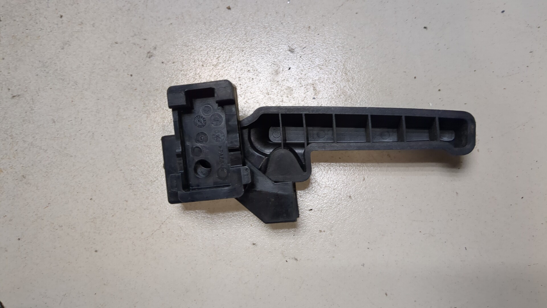 Ручка открывания капота