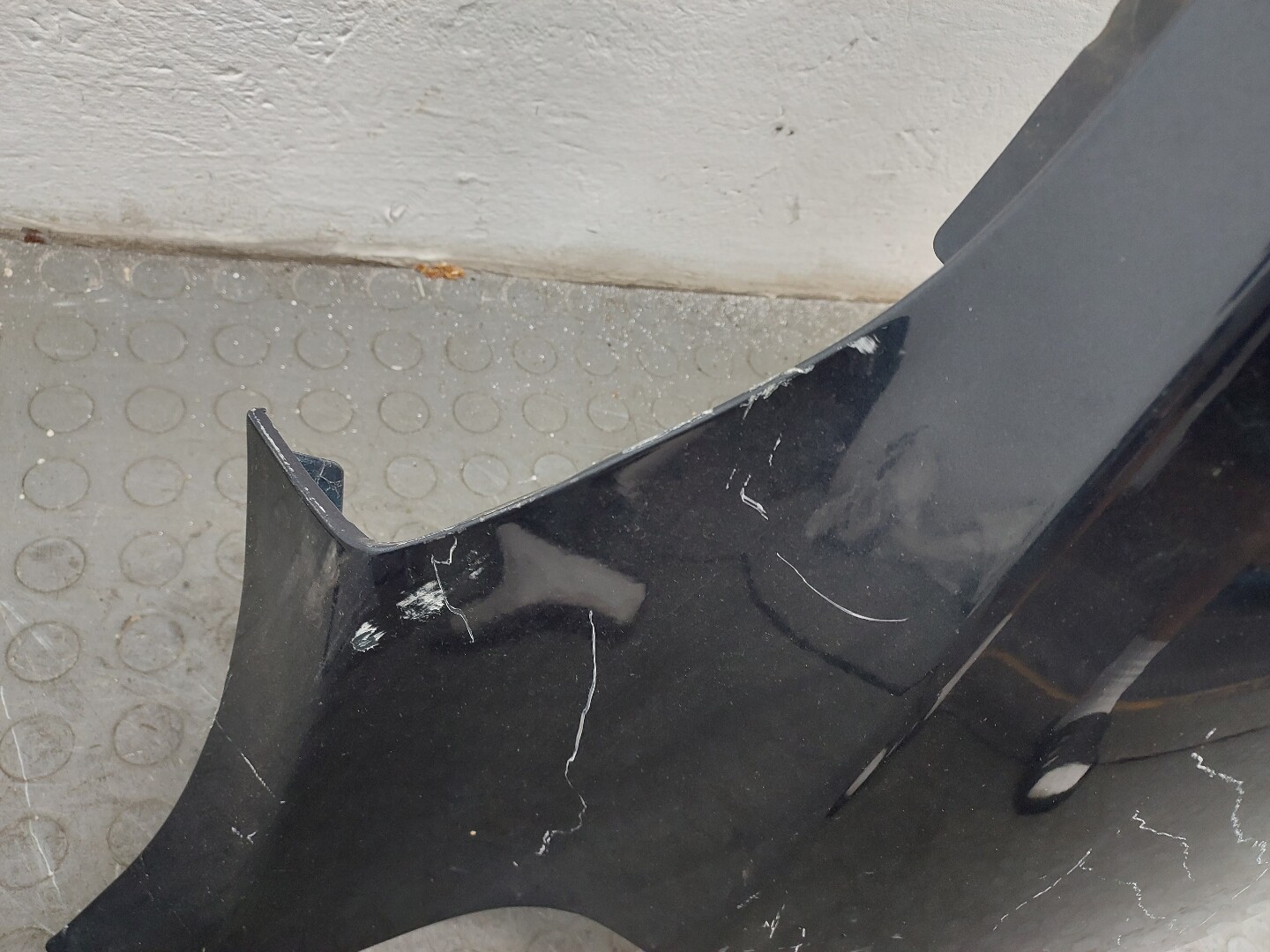 Крыло переднее правое