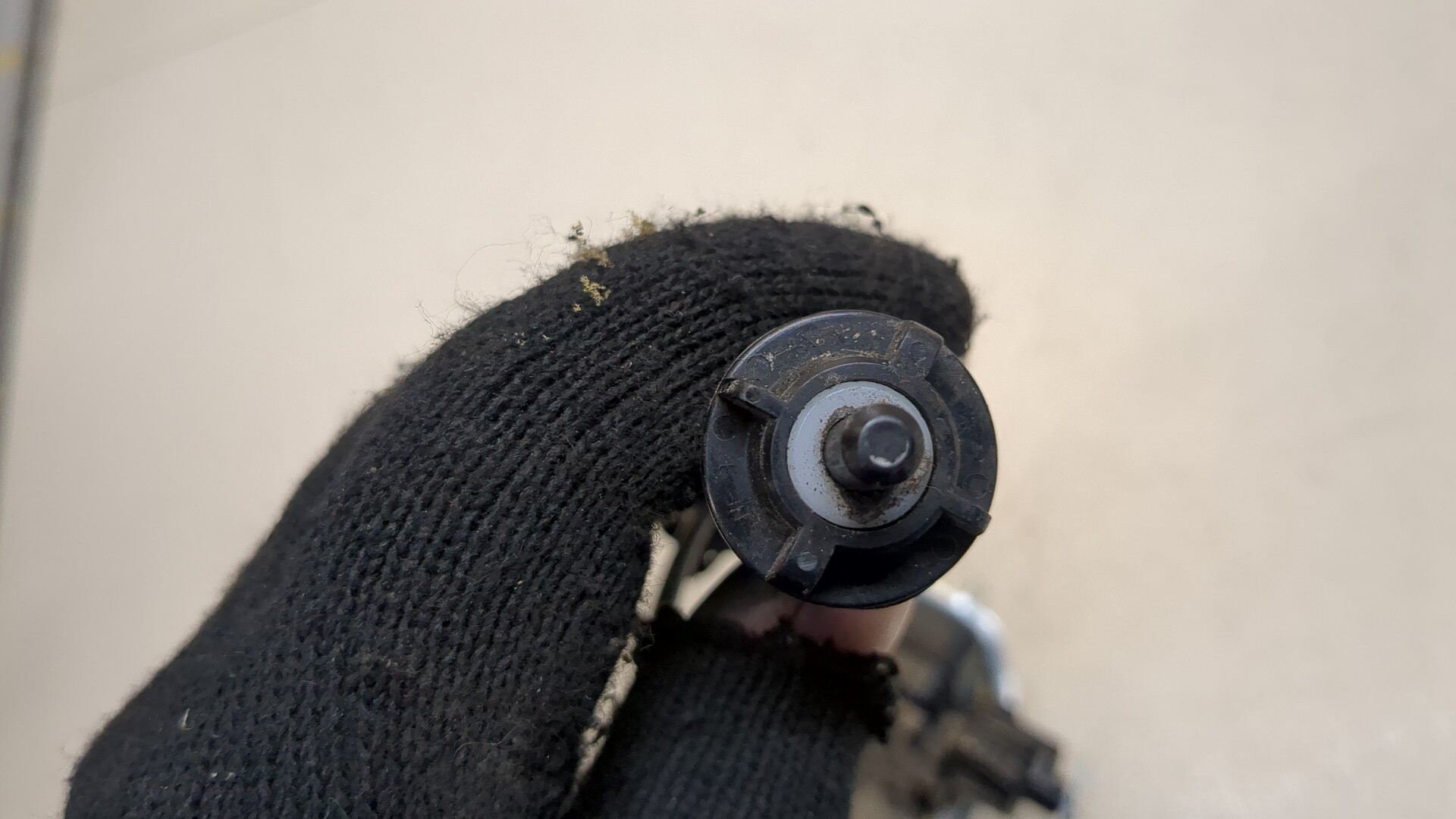 Активатор замка крышки бензобака