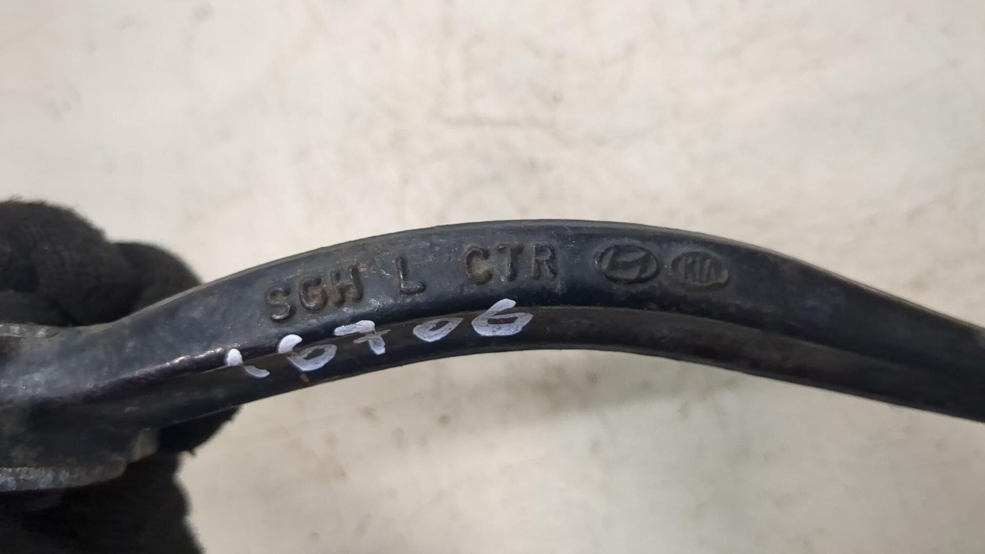 Рычаг передний левый