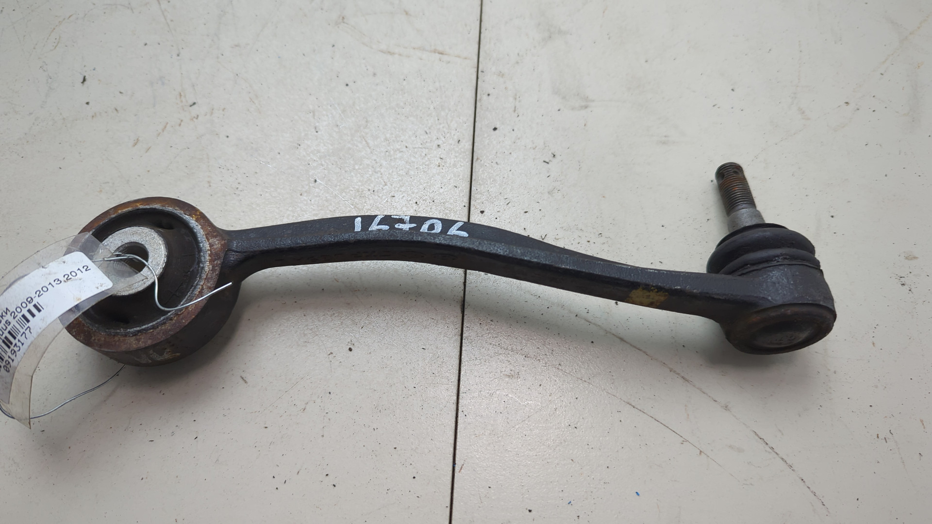 Рычаг передний левый