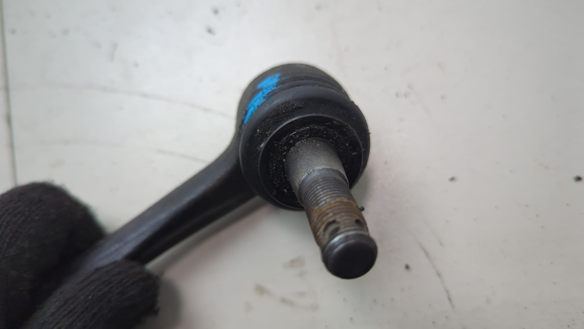 Рычаг передний левый