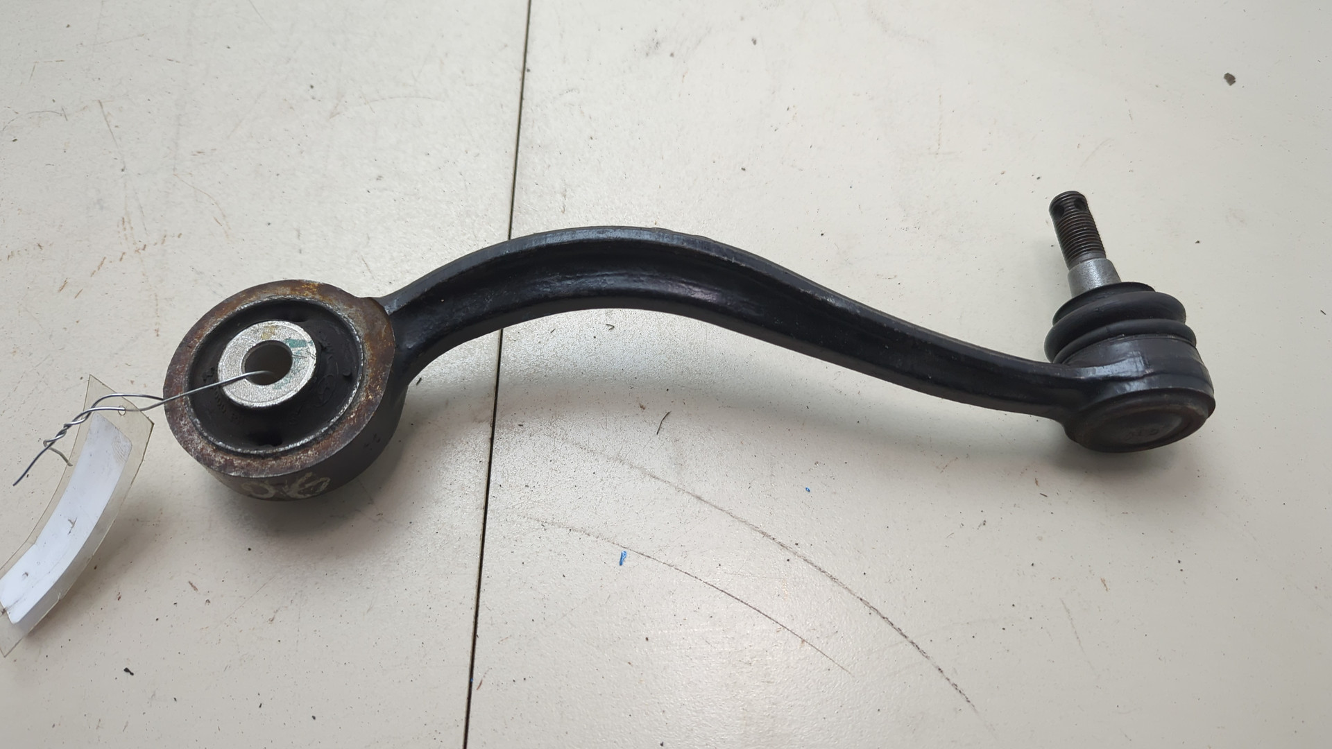 Рычаг передний правый