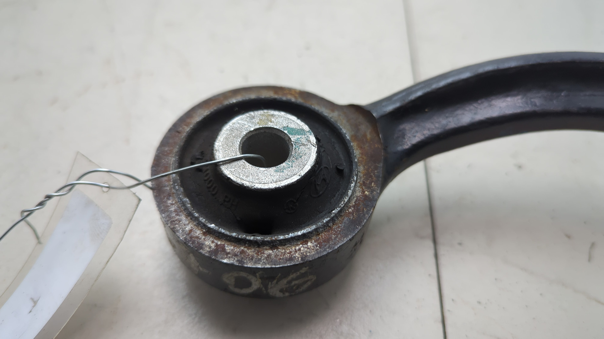 Рычаг передний правый