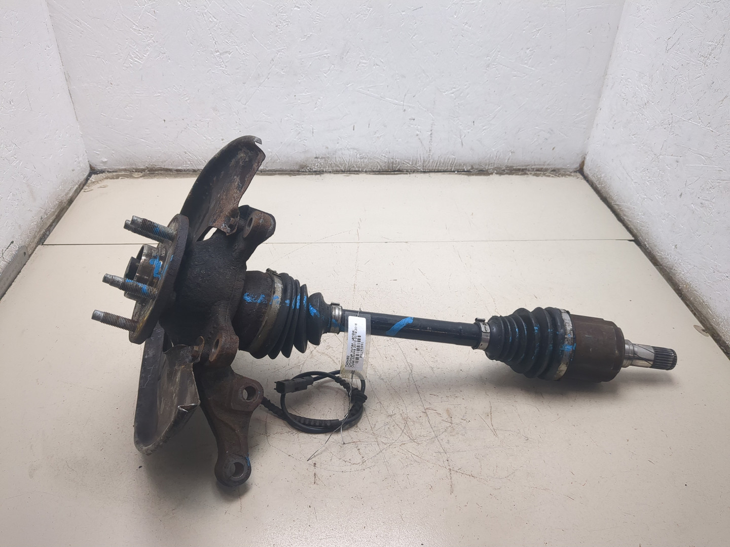 Кулак поворотный передний левый