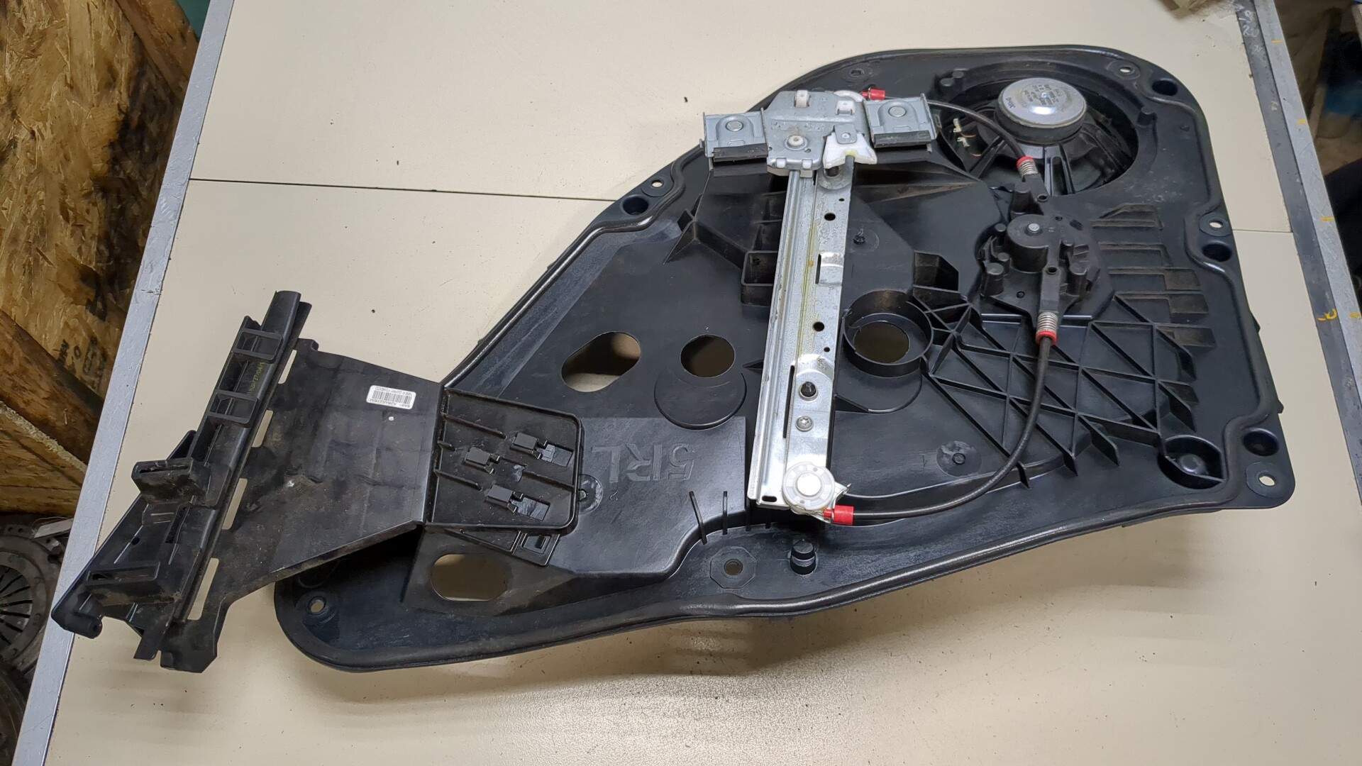 Стеклоподъемник механ. задний левый