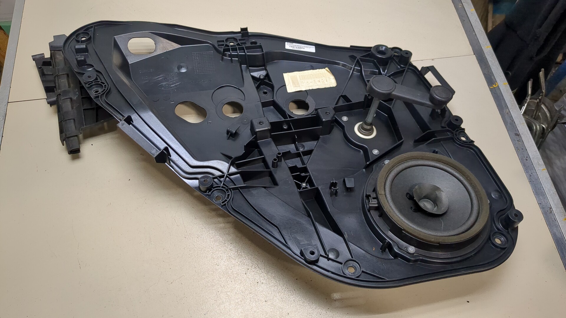 Стеклоподъемник механ. задний левый