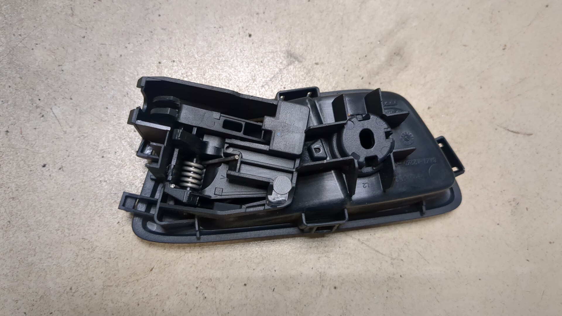 Ручка двери задней внутренняя левая