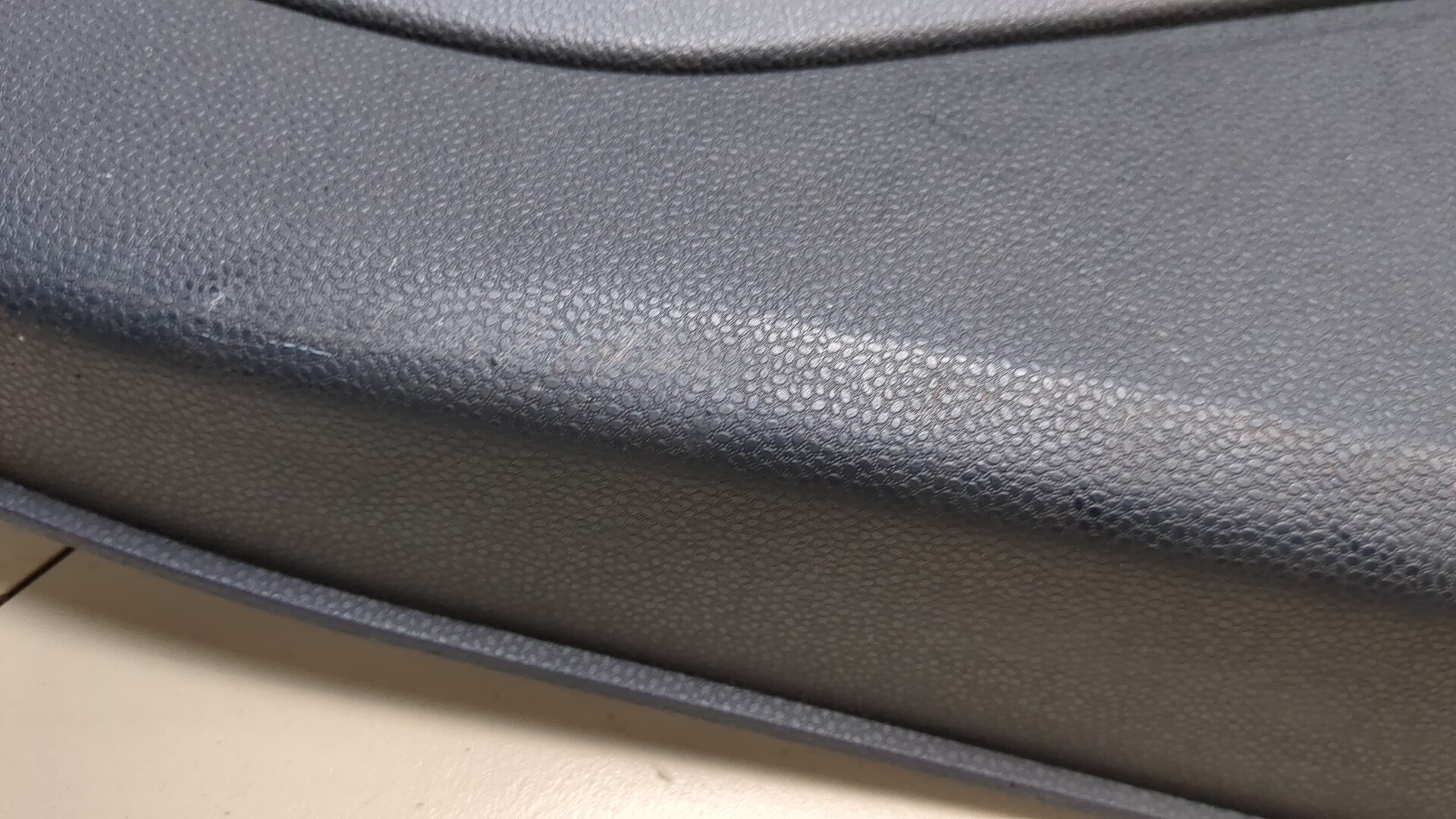 Обшивка двери задней левой