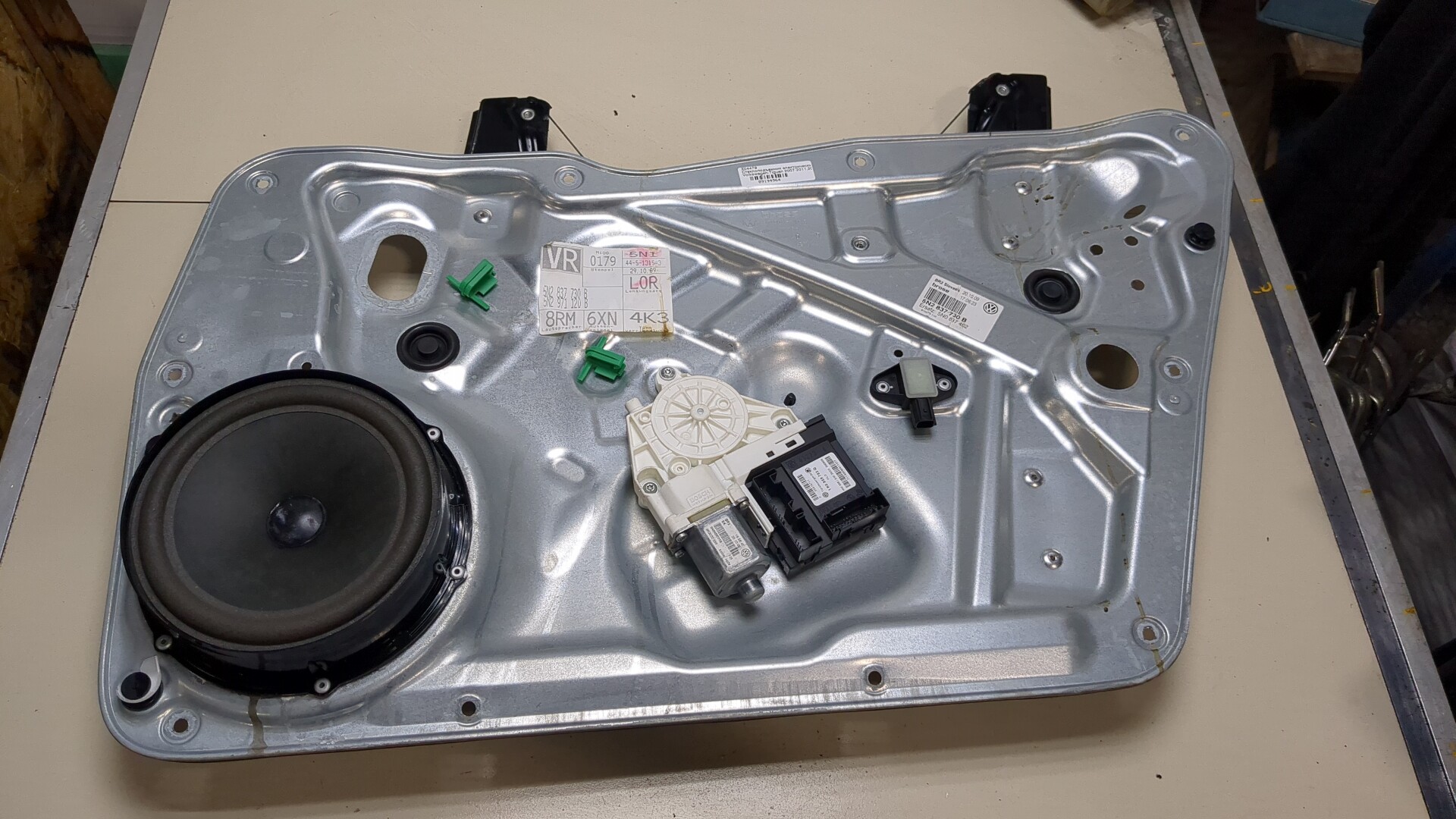 Стеклоподъемник электр. передний правый