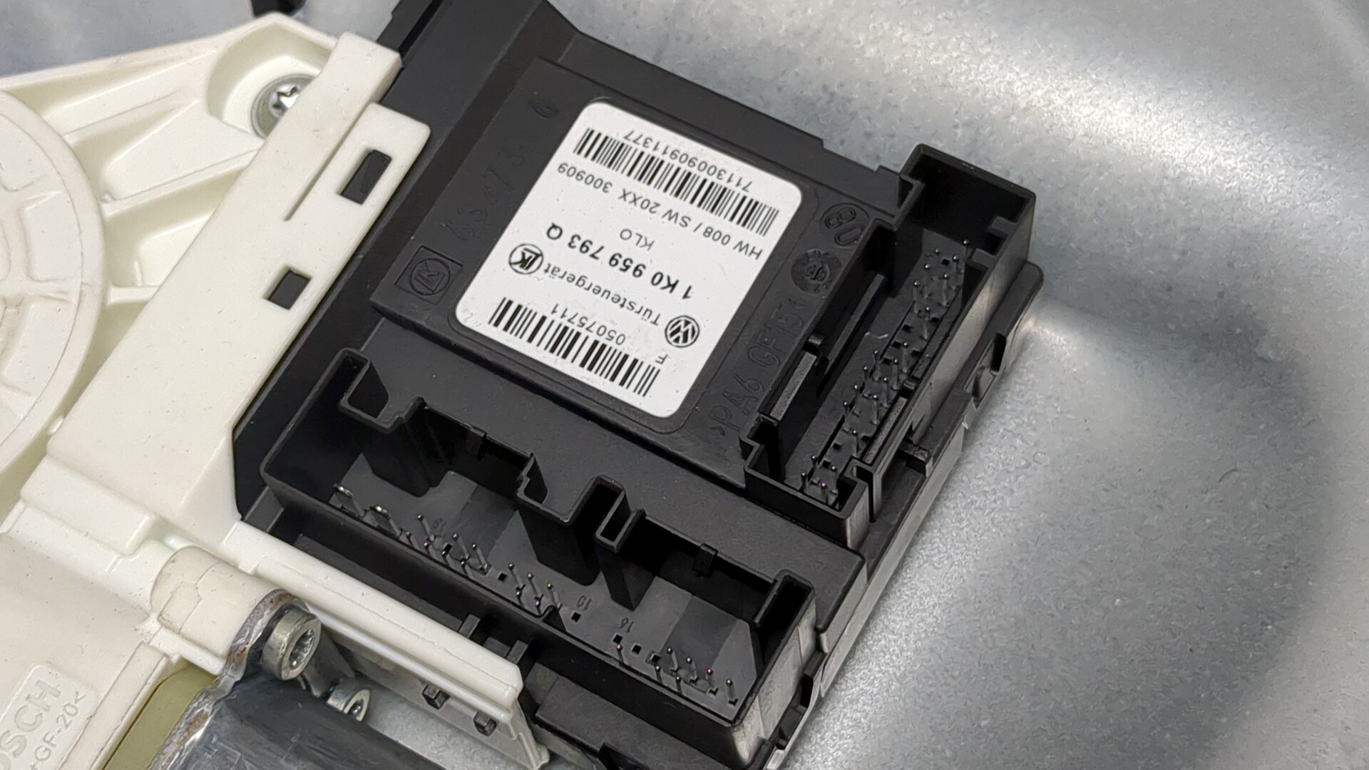 Стеклоподъемник электр. передний правый