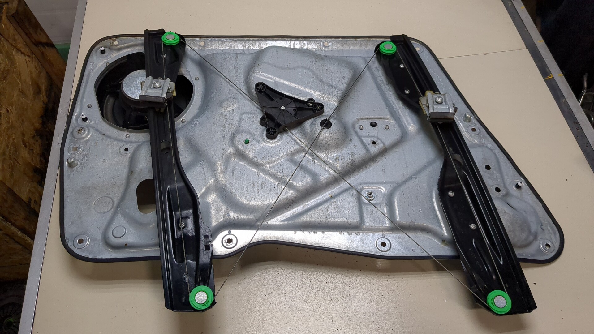 Стеклоподъемник электр. передний правый