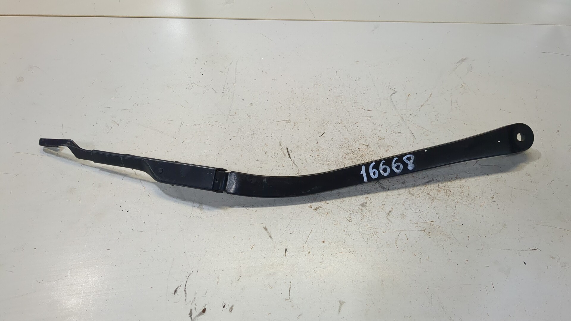 Поводок стеклоочистителя передний правый