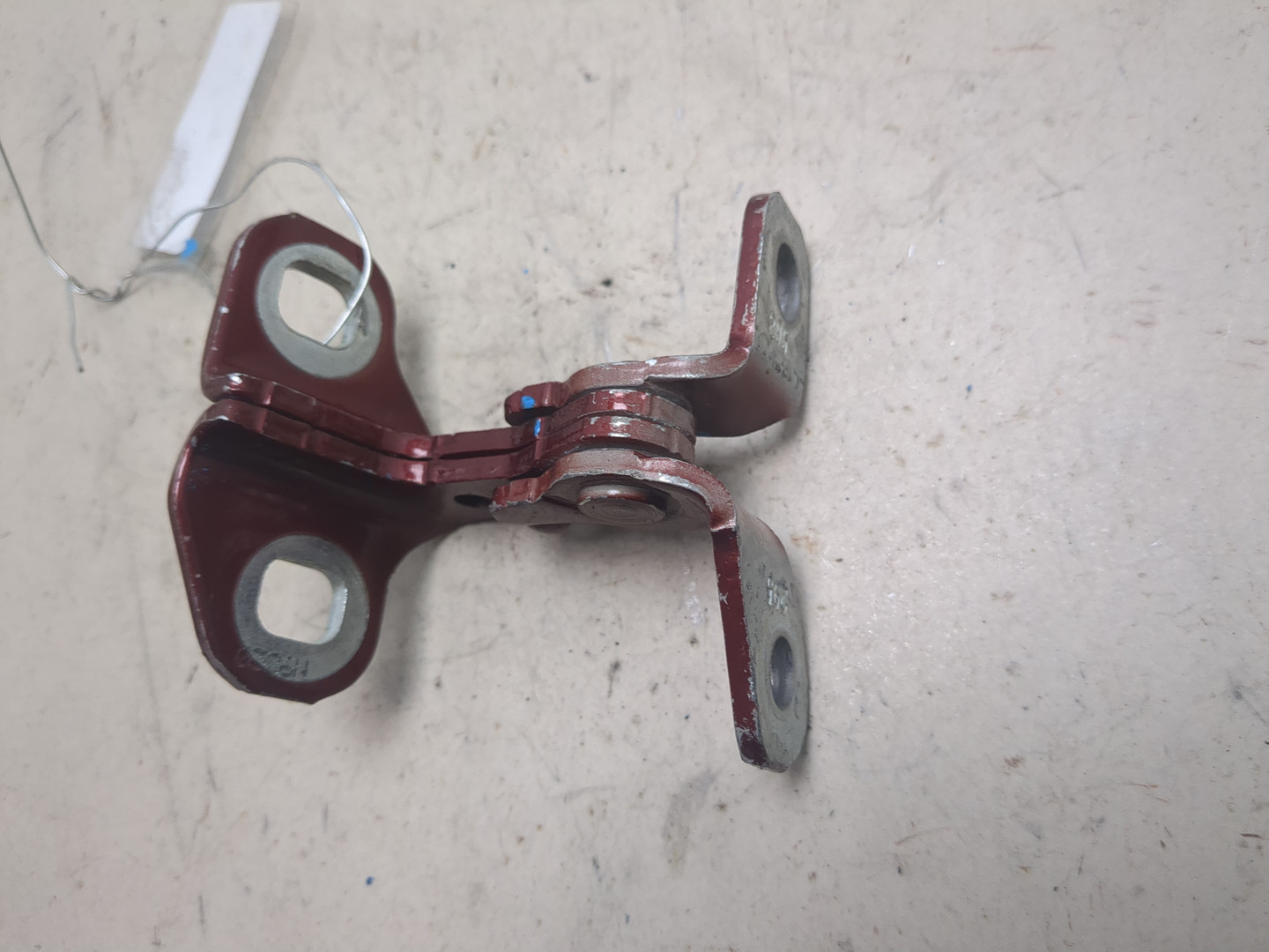 Петля двери