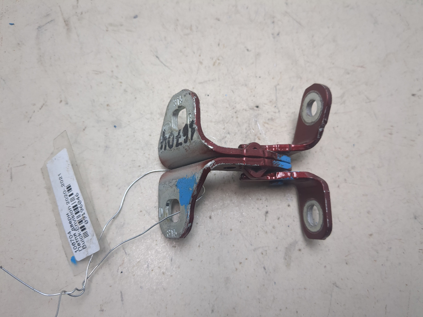 Петля двери