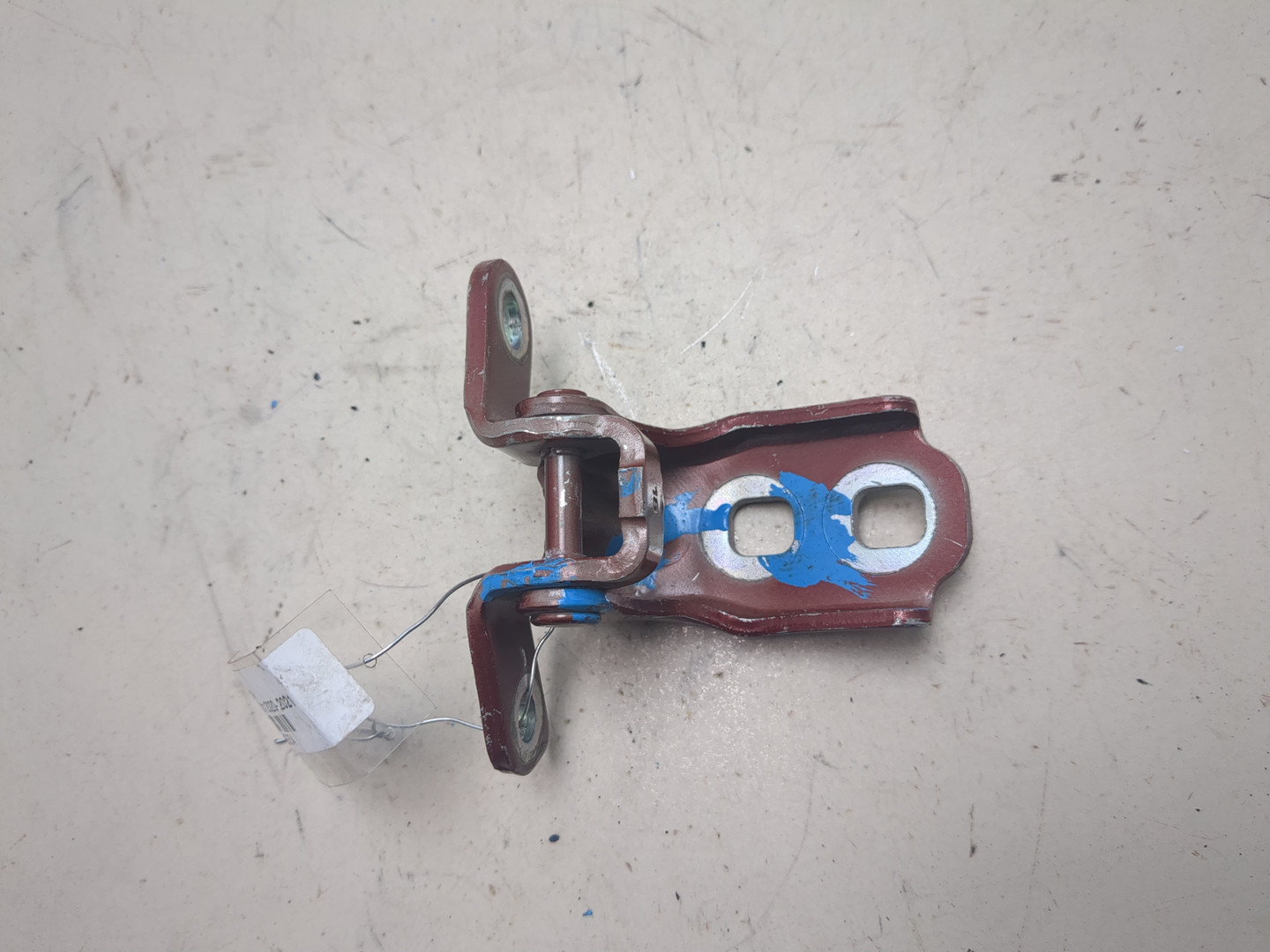 Петля двери