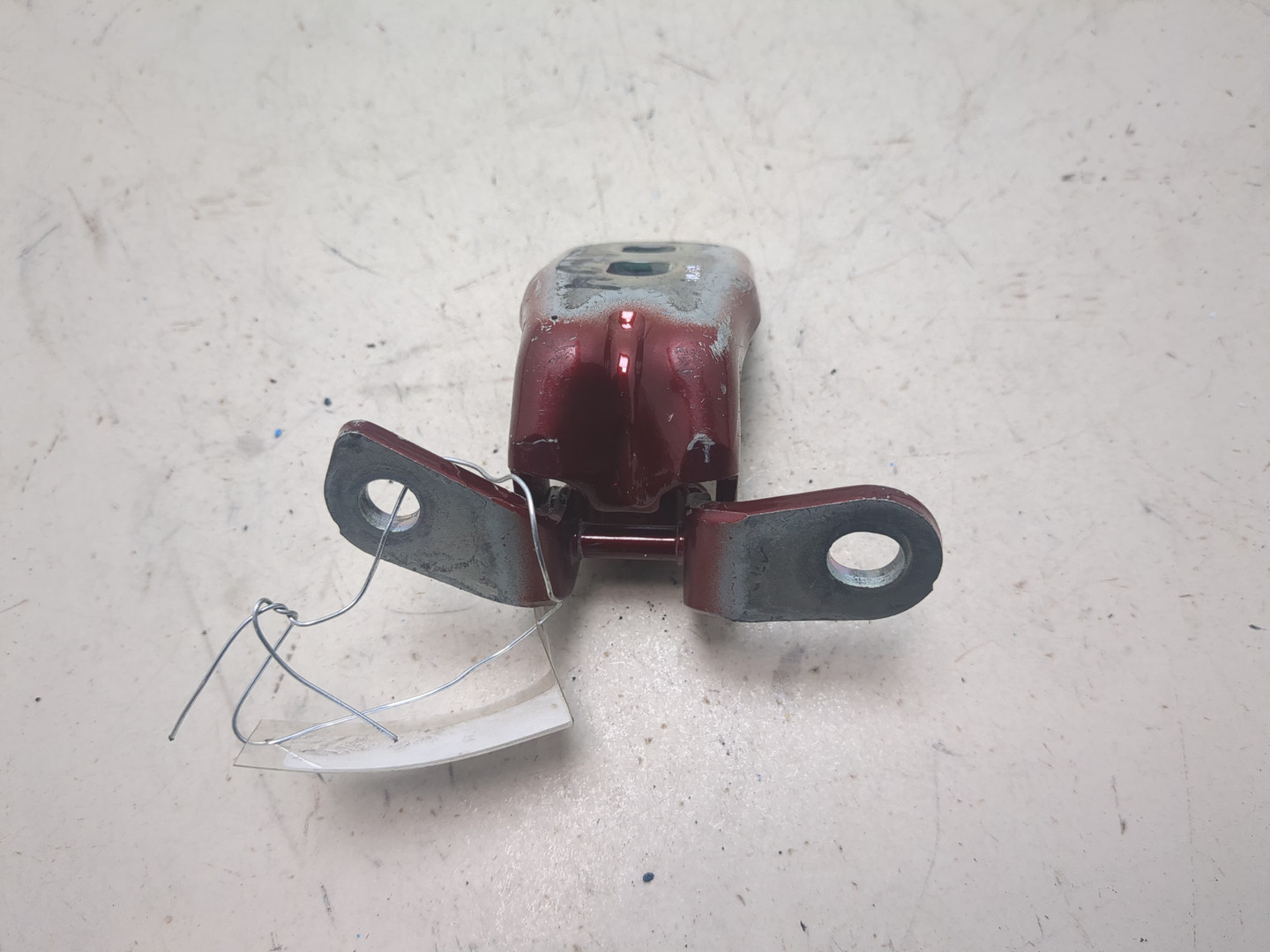 Петля двери