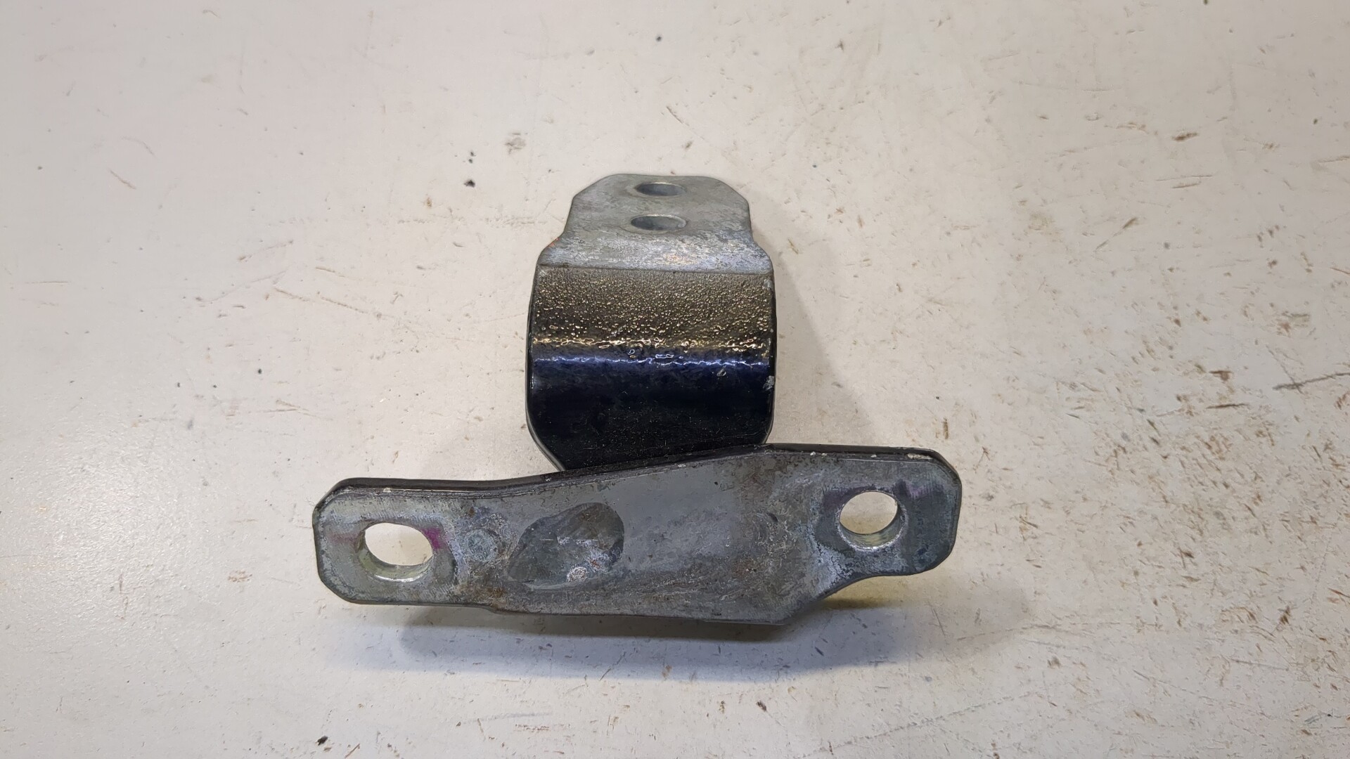 Петля двери