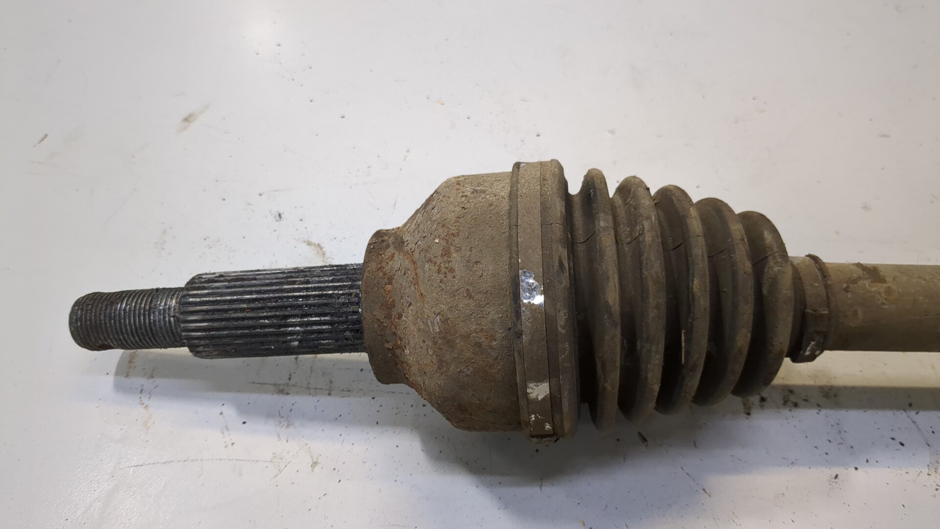 Полуось передняя левая