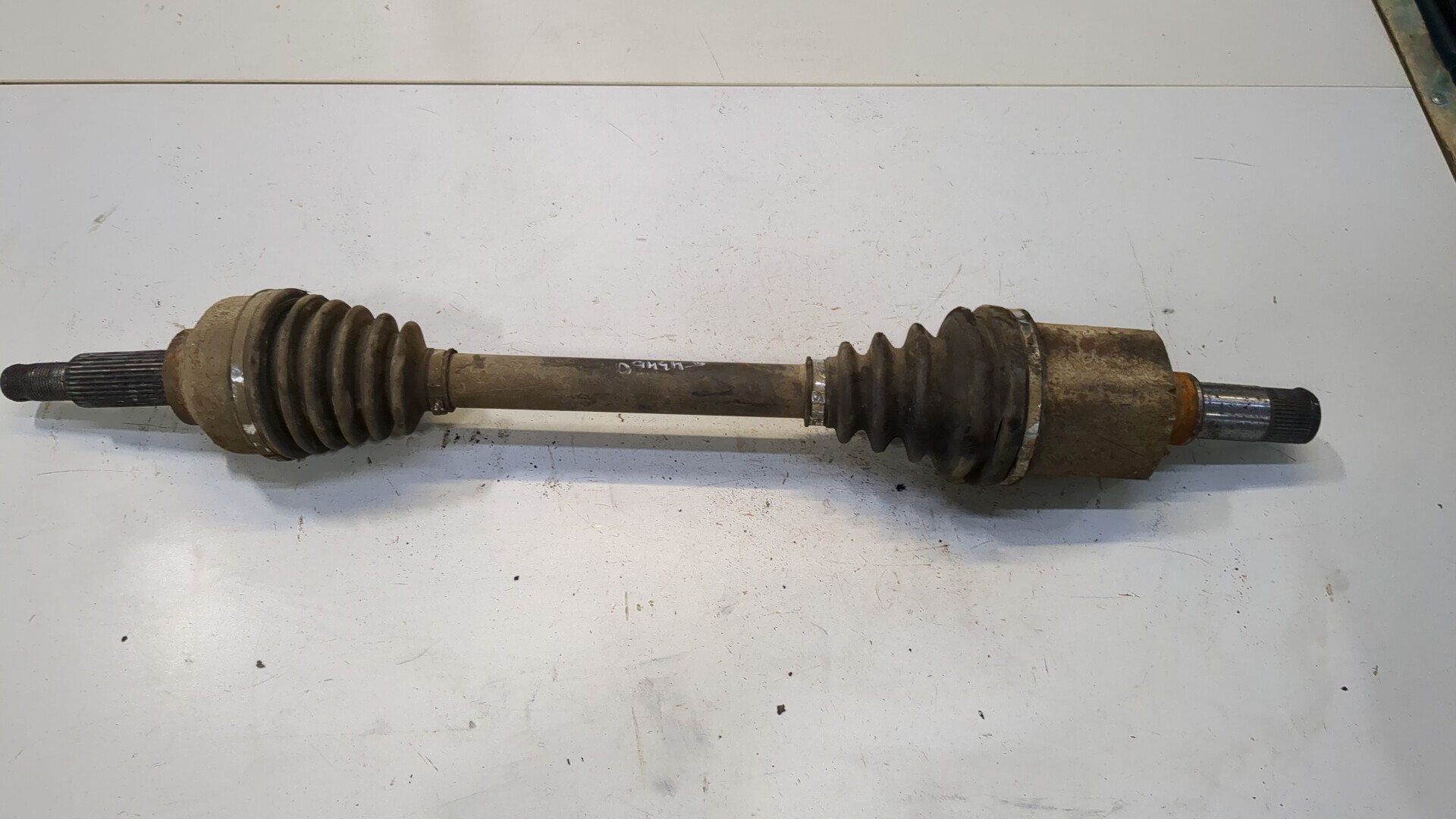 Полуось передняя левая