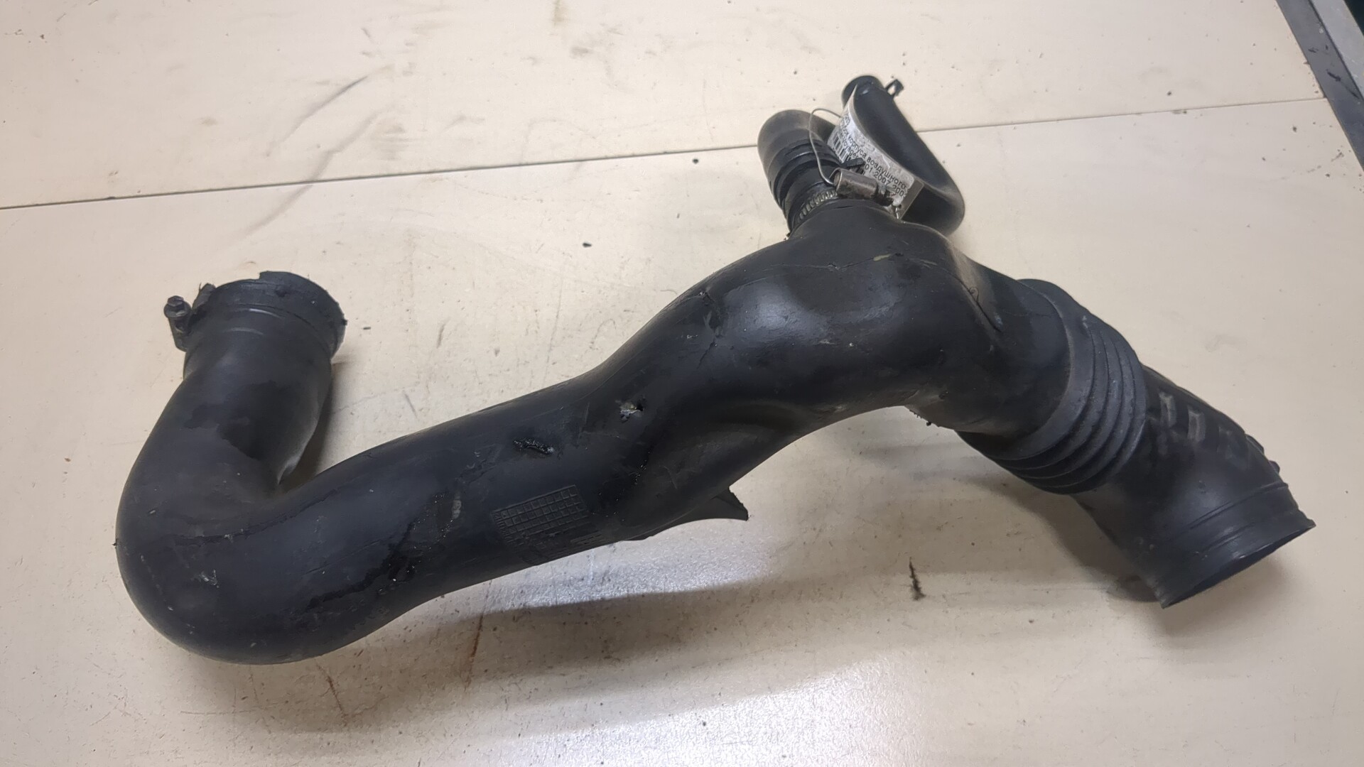 Патрубок воздушного фильтра