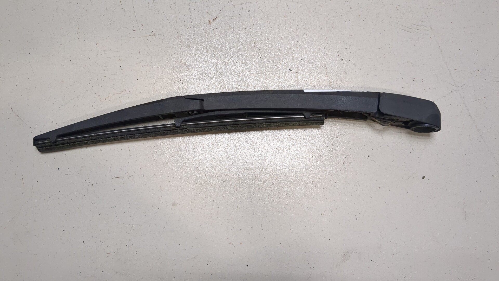 Поводок стеклоочистителя заднего