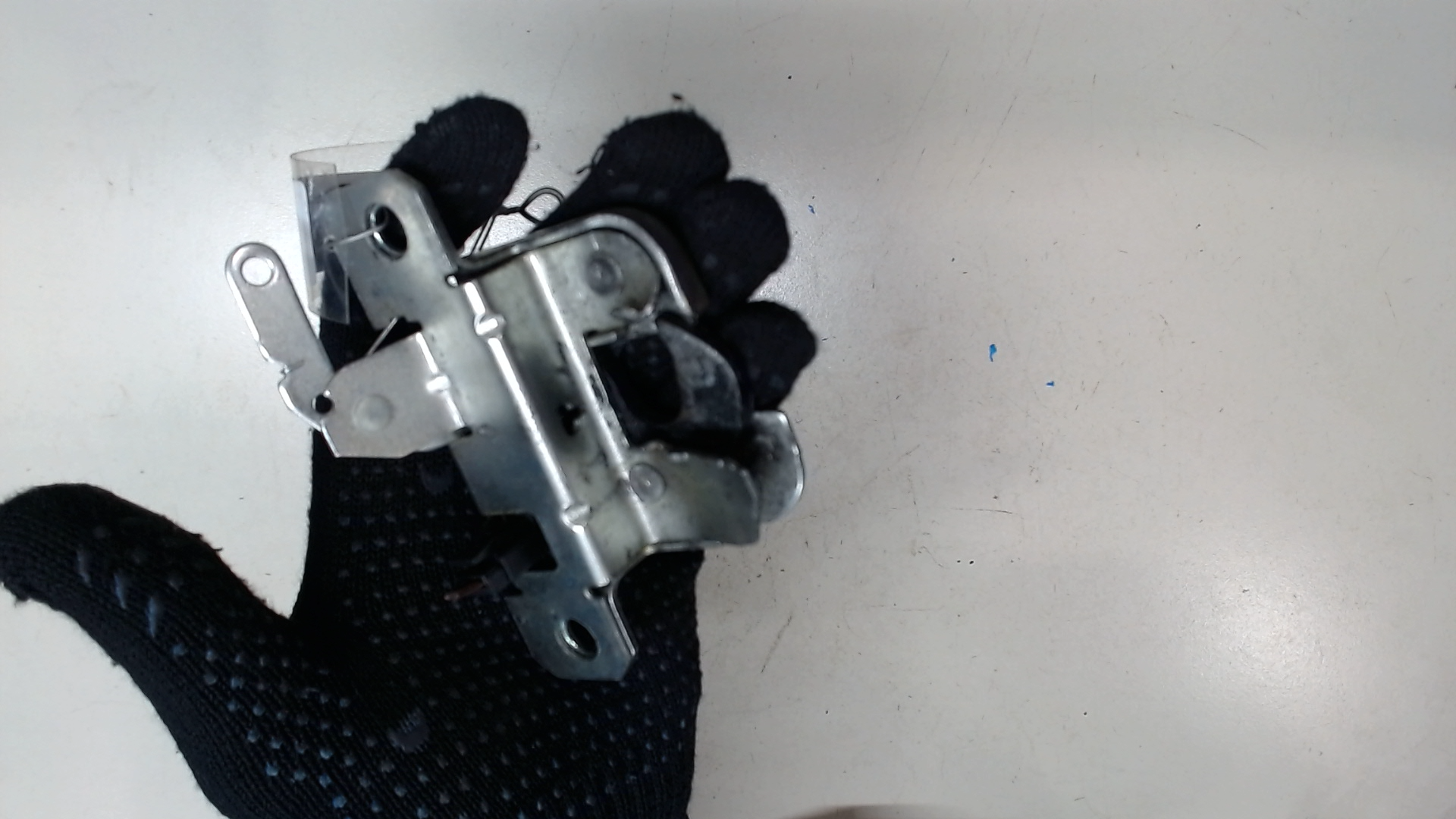 Замок багажника