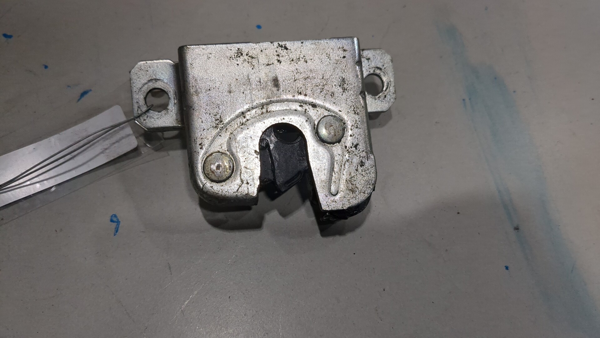 Замок багажника