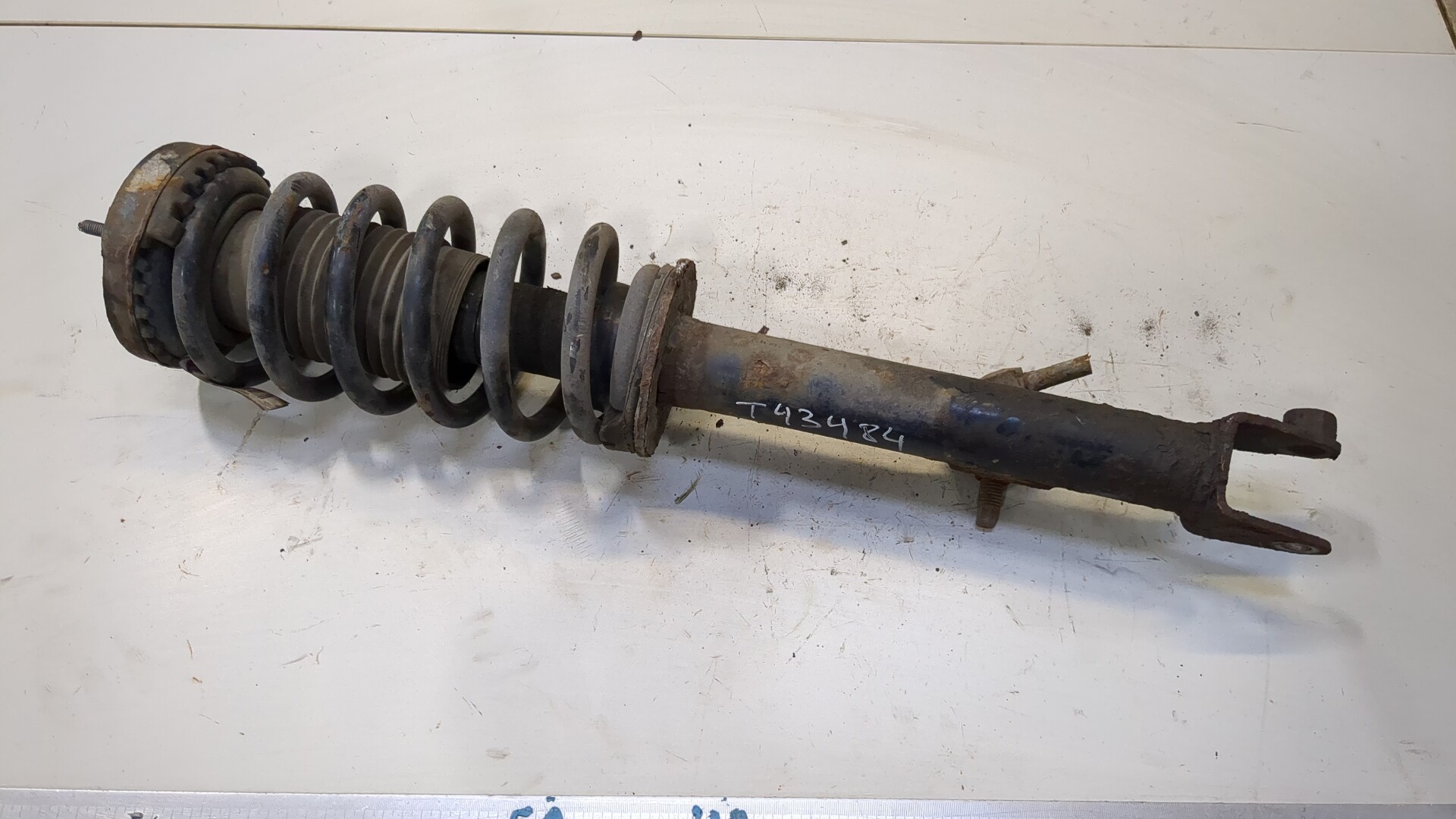 Амортизатор передний