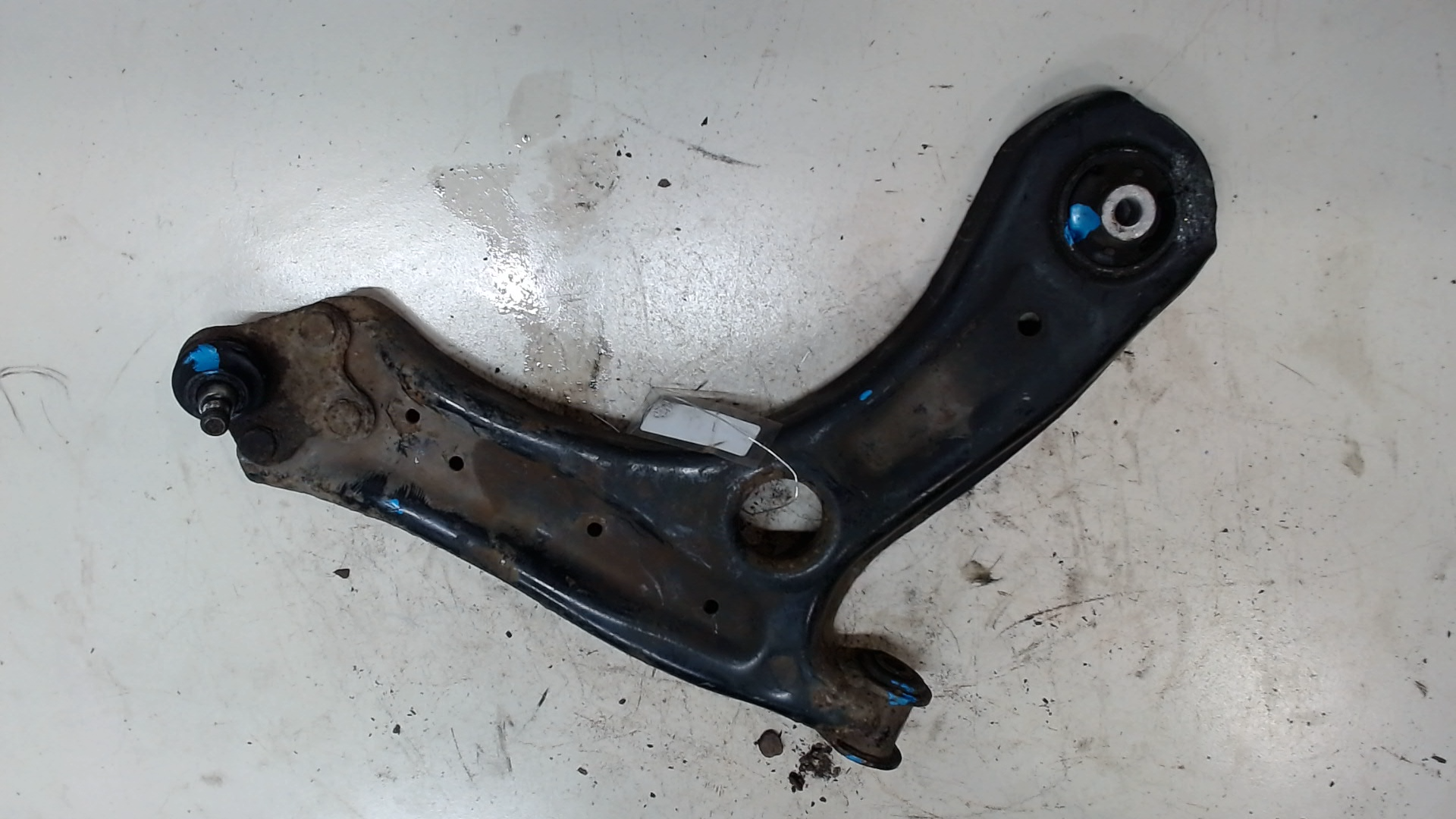 Рычаг передний правый