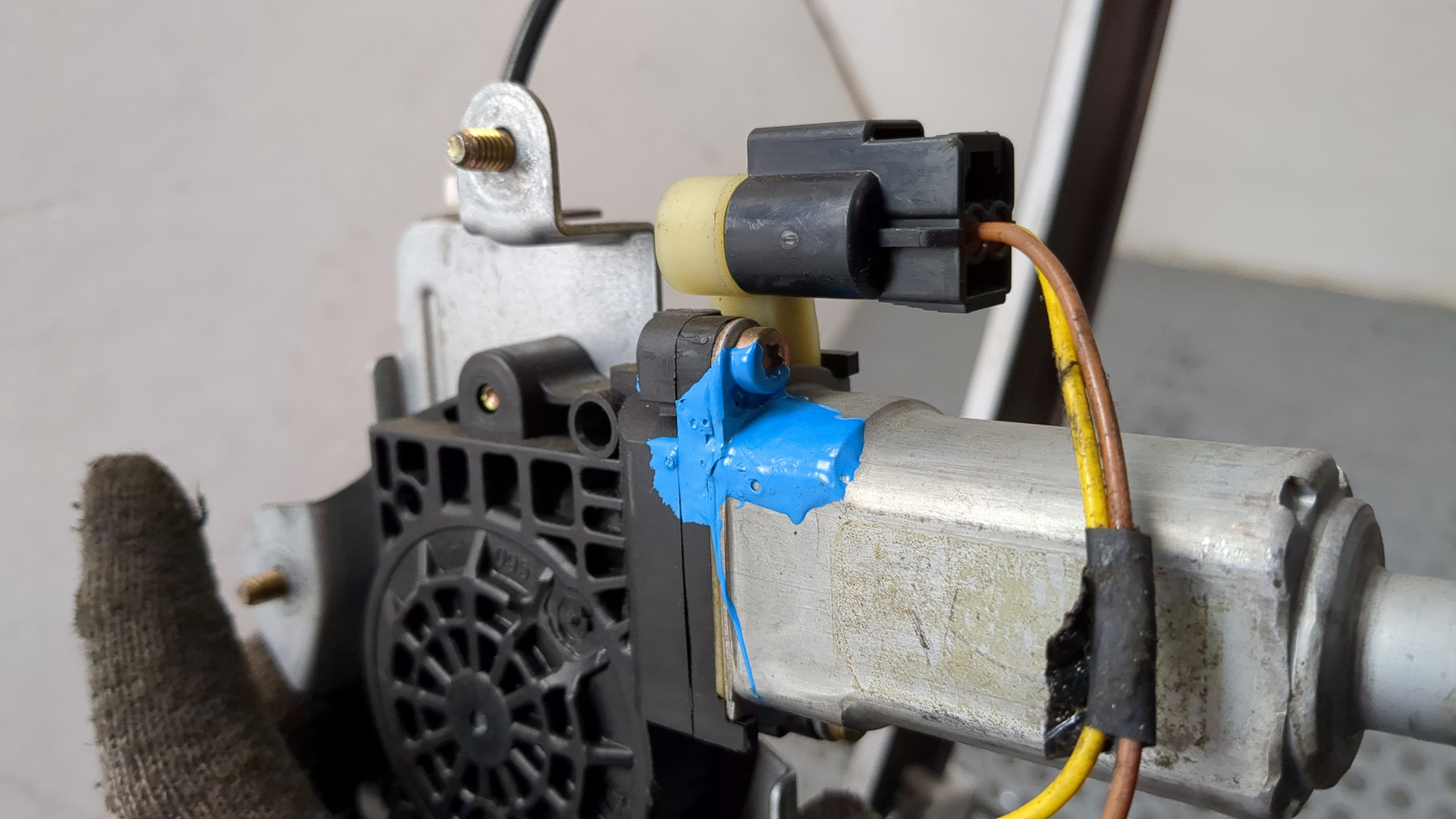 Стеклоподъемник электр. передний левый