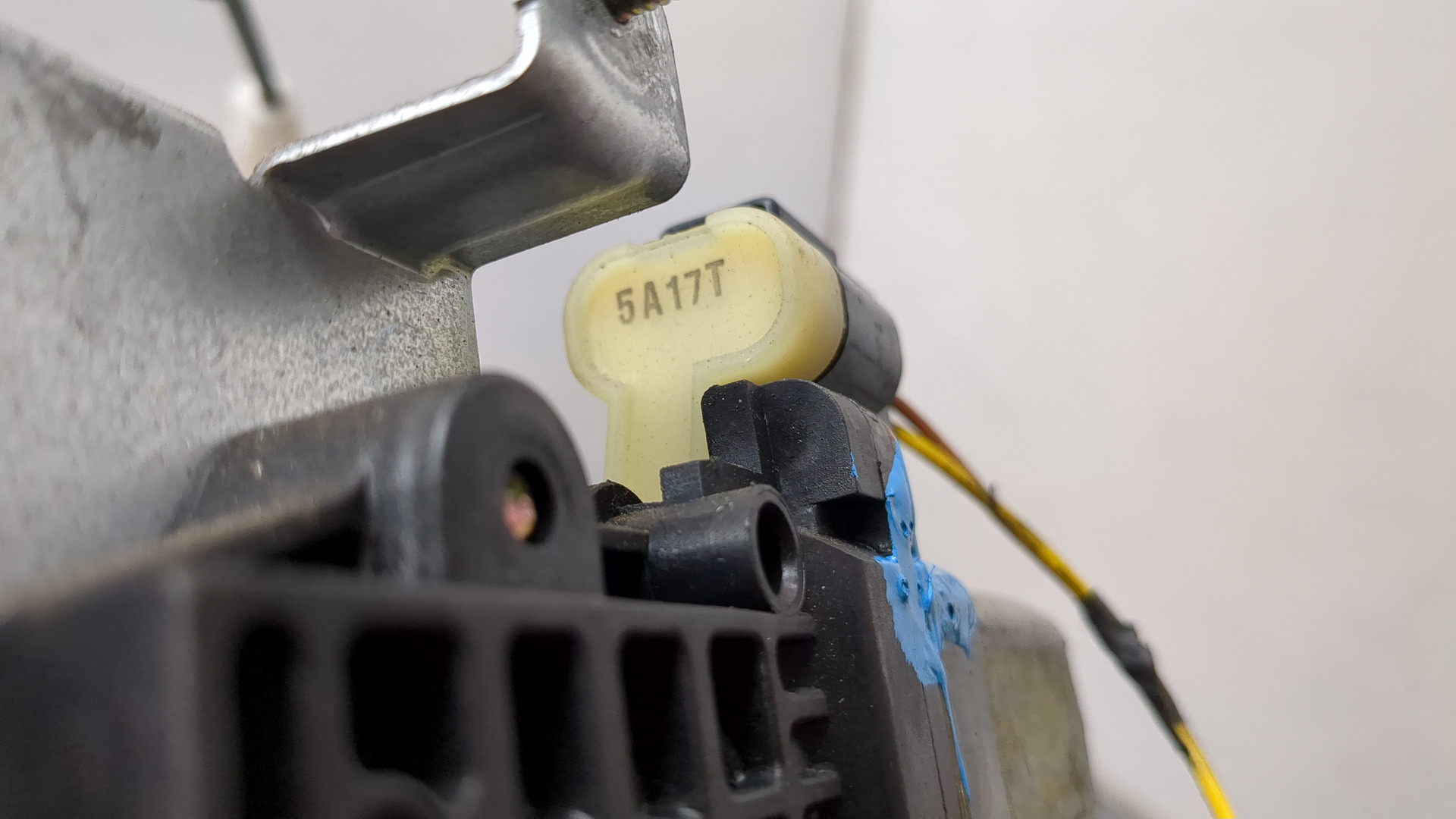 Стеклоподъемник электр. передний левый