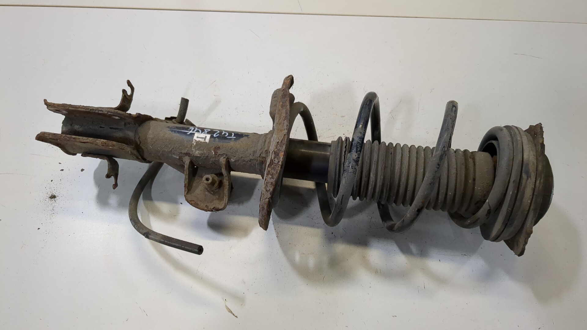 Амортизатор передний левый