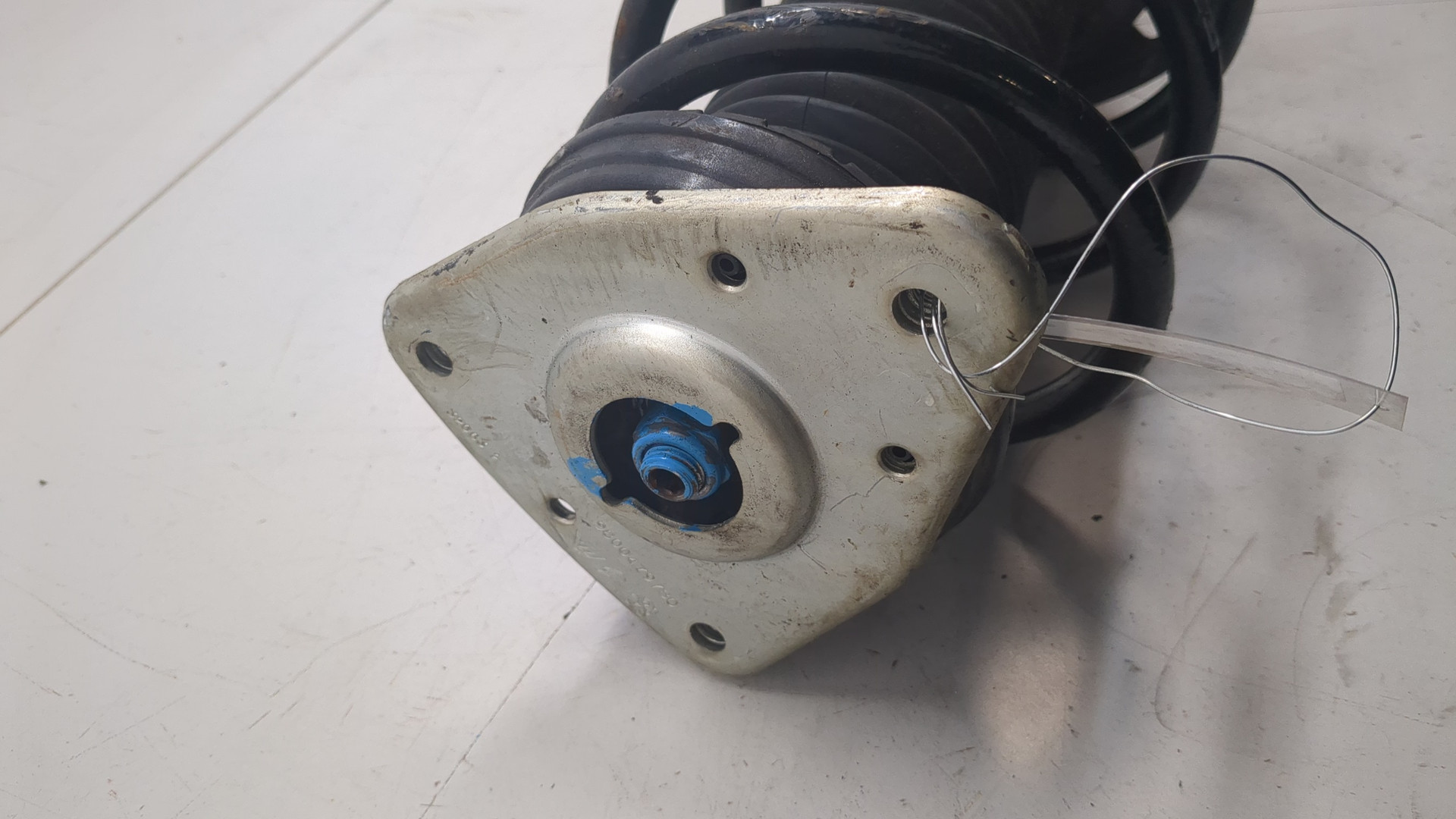 Амортизатор передний