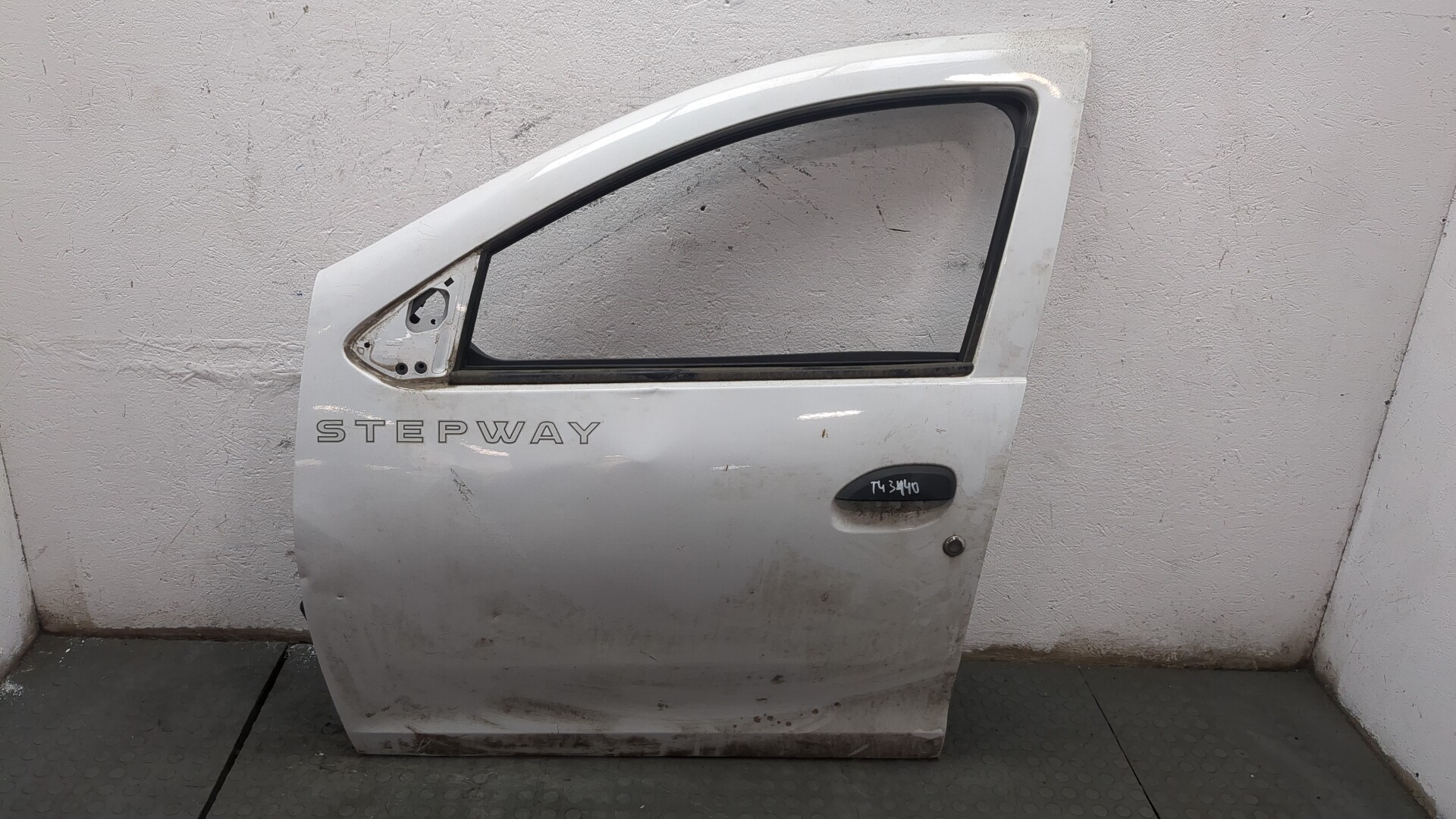 Дверь передняя левая