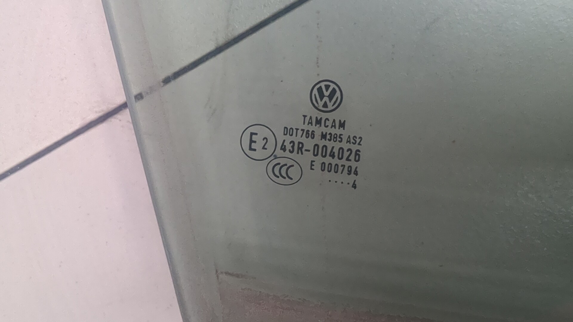 Стекло двери передней правой