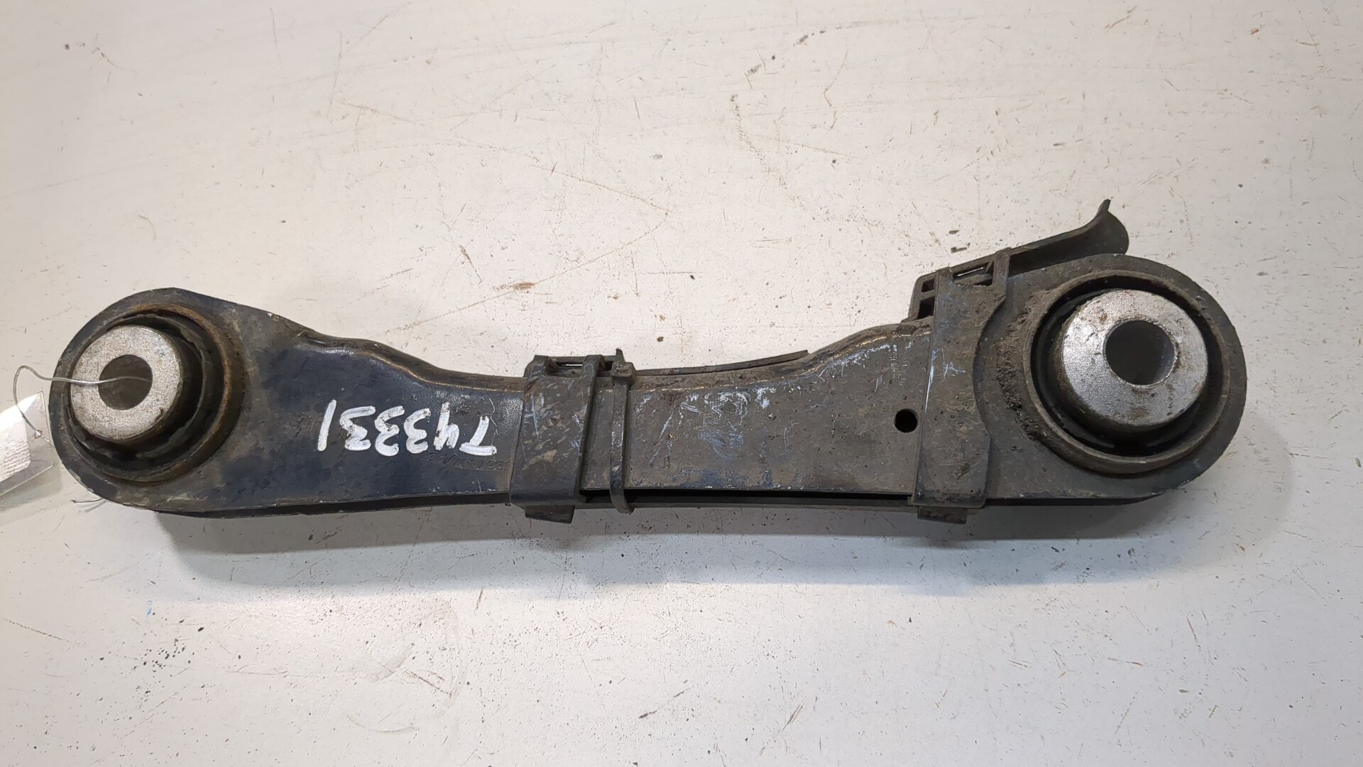 Рычаг задний левый