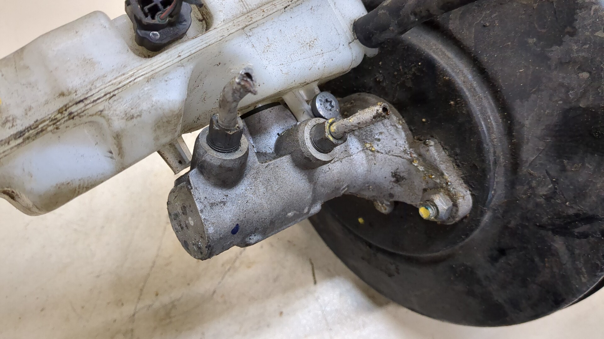 Цилиндр тормозной главный