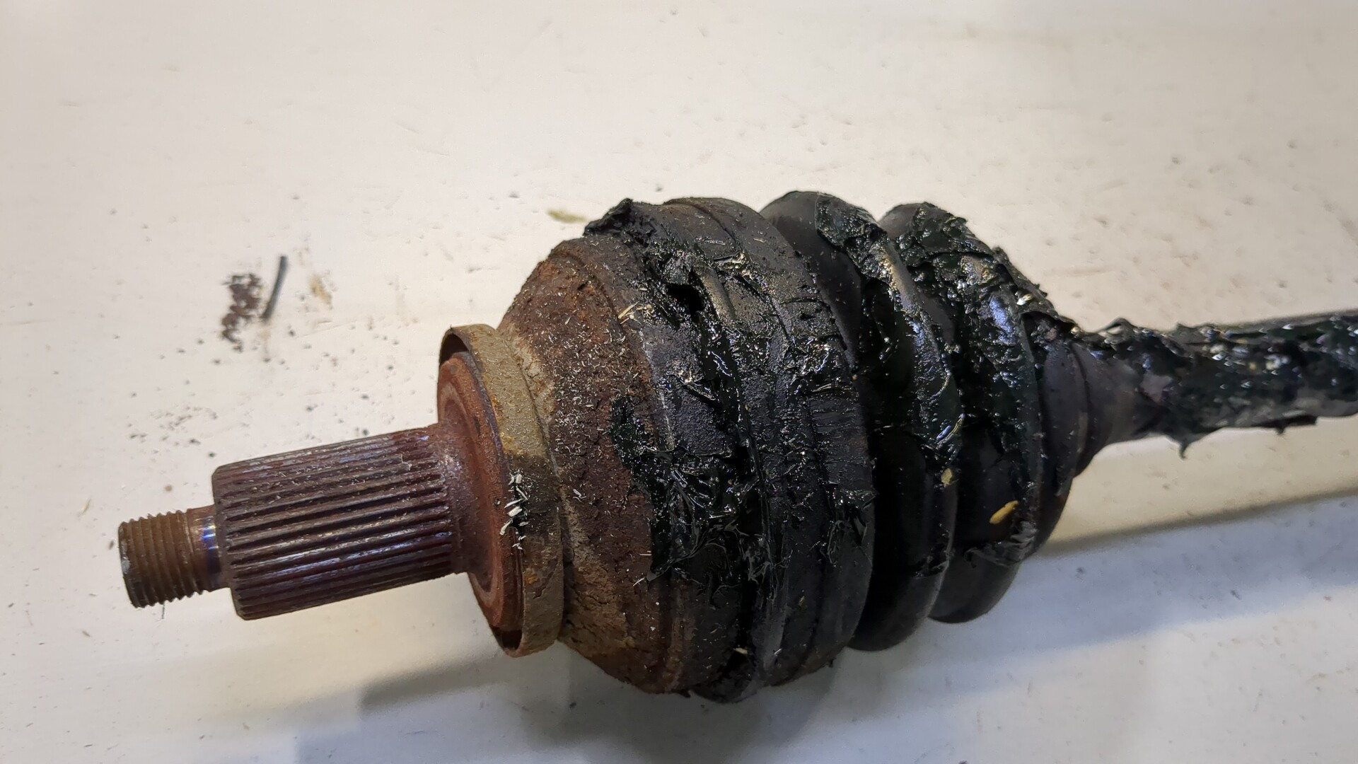 Полуось передняя левая