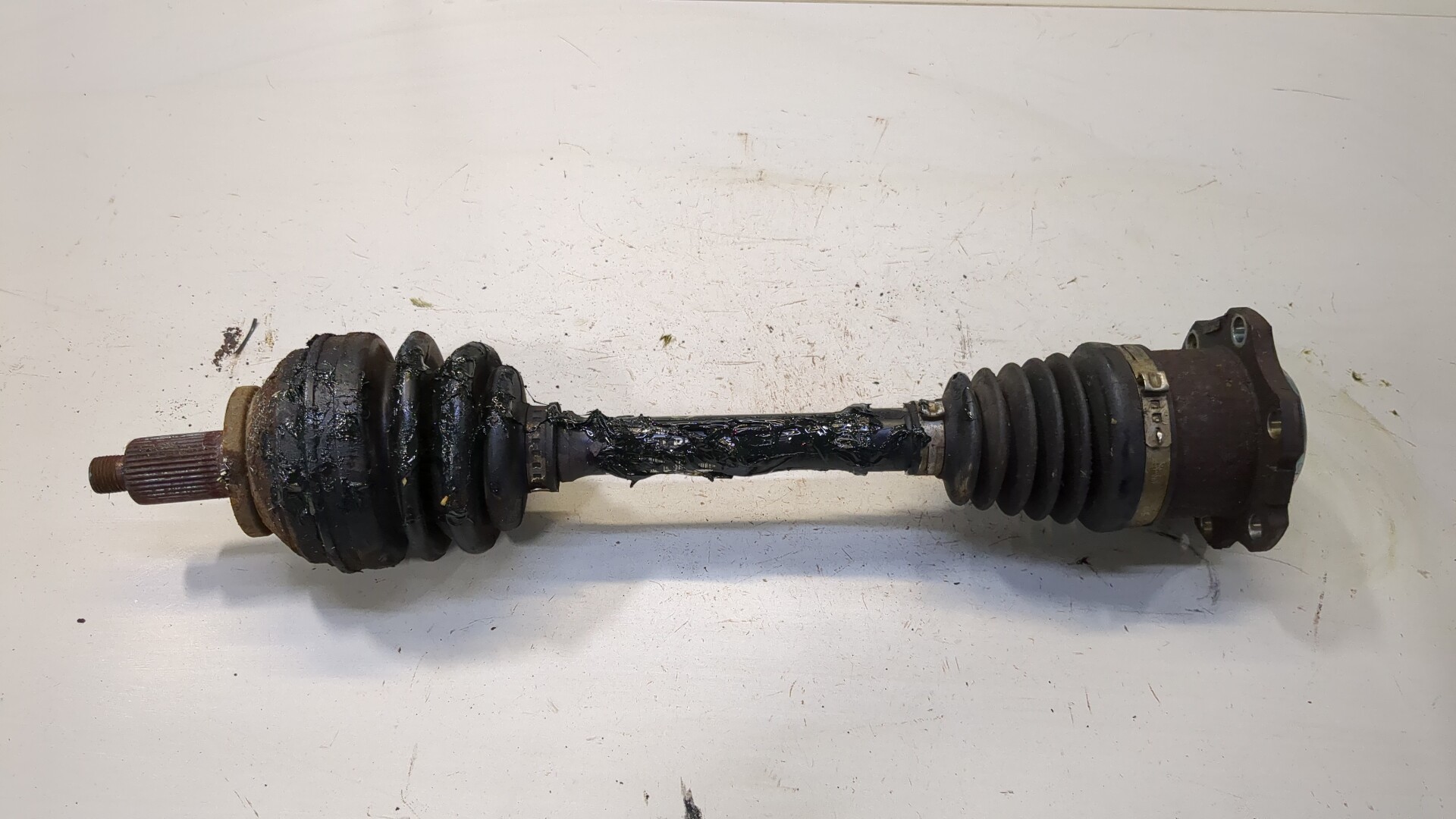 Полуось передняя левая