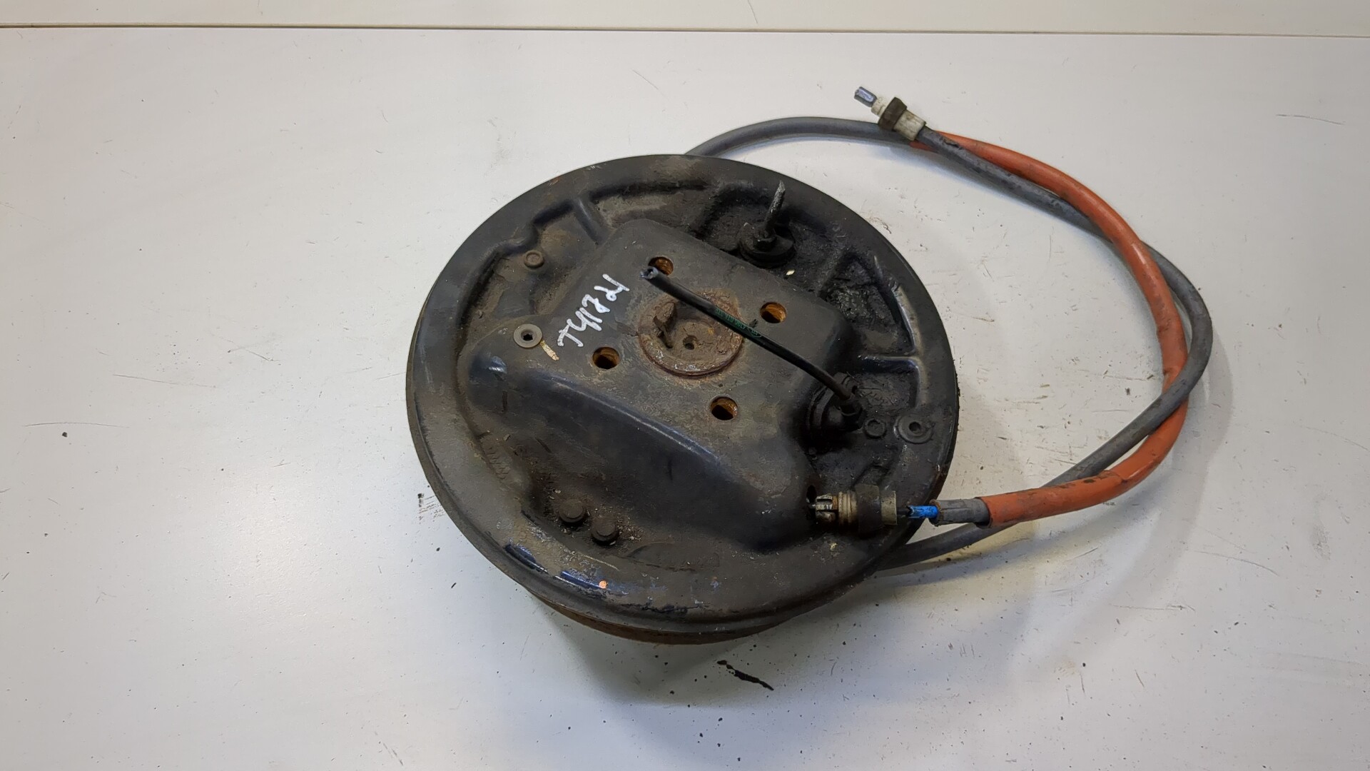 Кулак поворотный задний левый