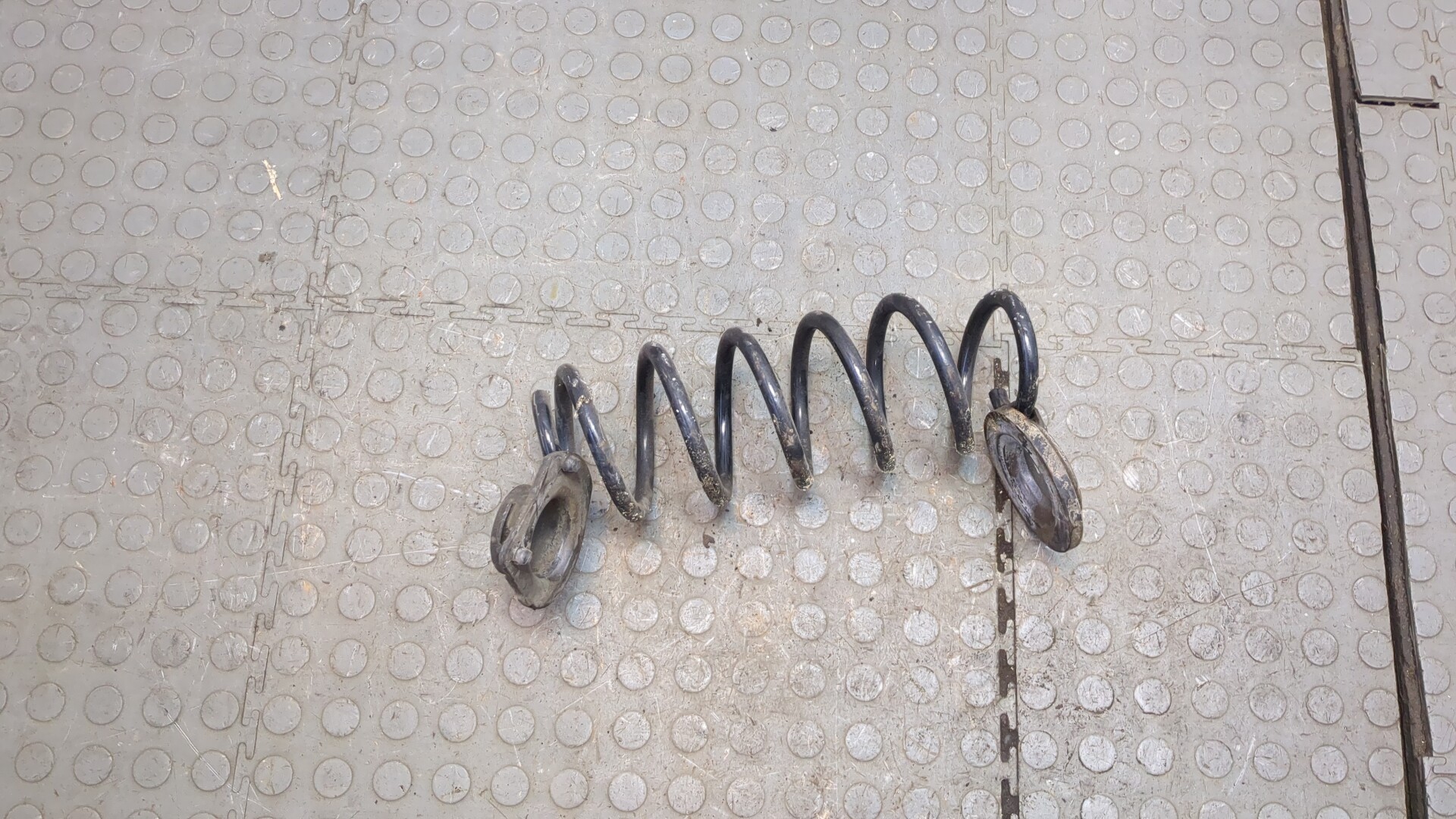 Пружина задняя