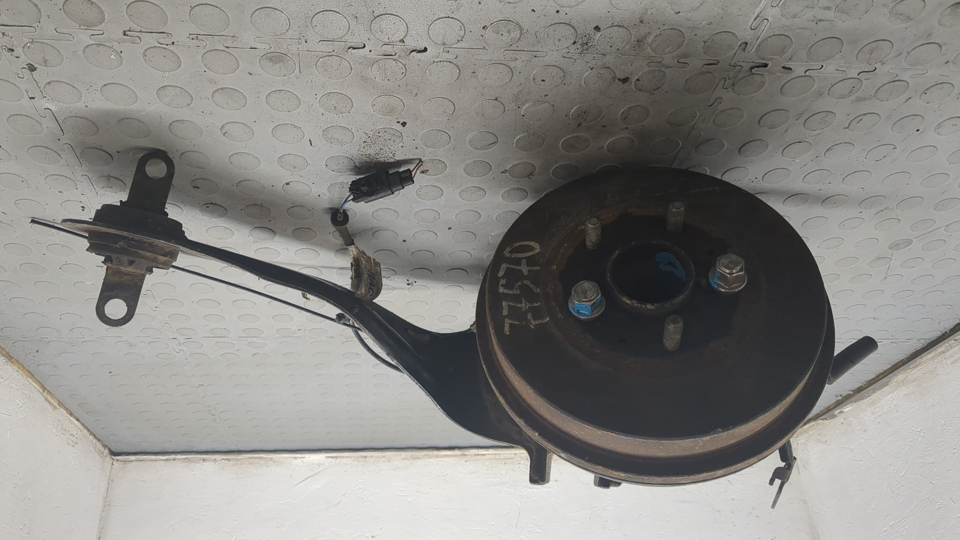 Кулак поворотный задний правый