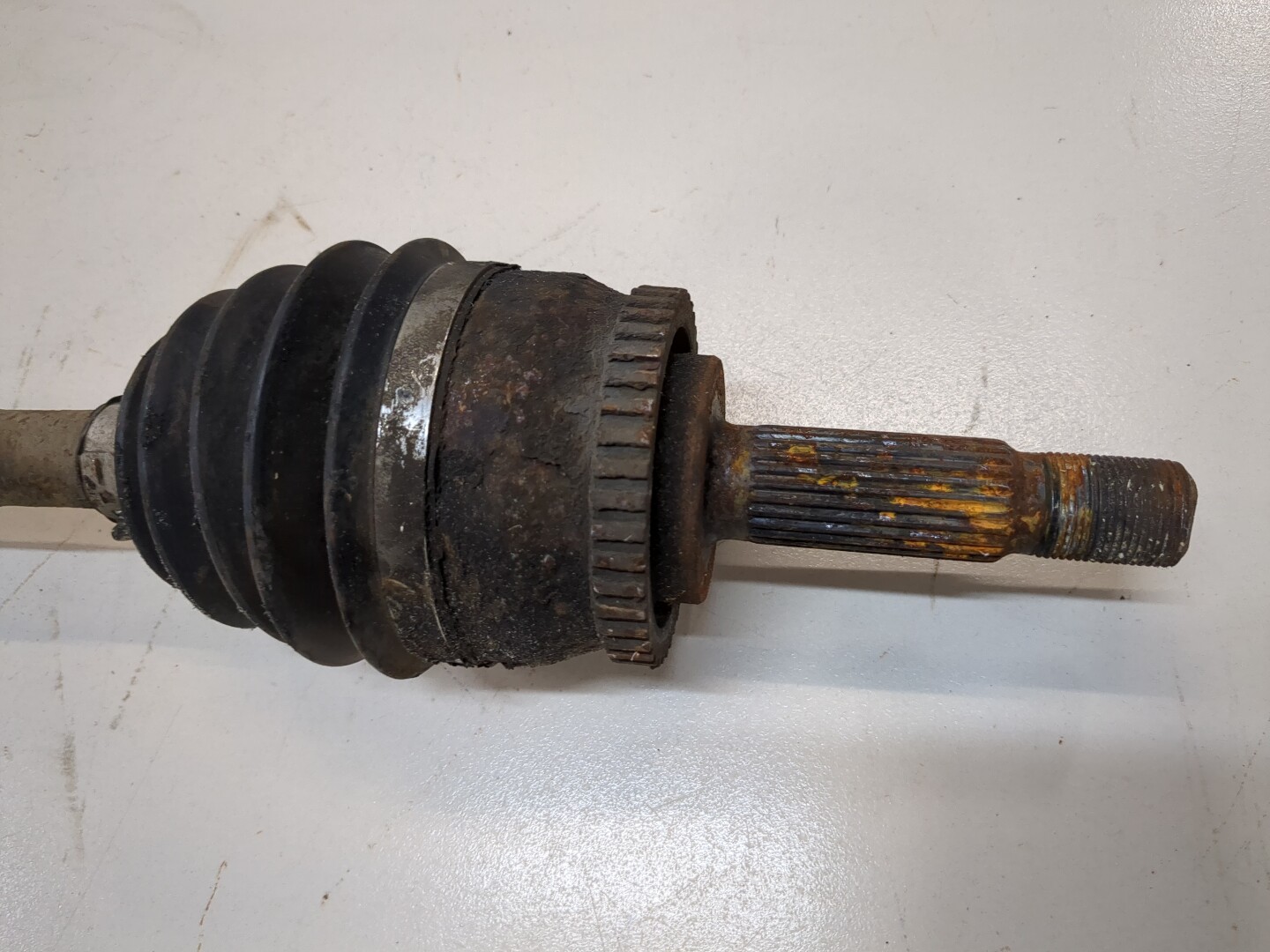 Полуось передняя левая